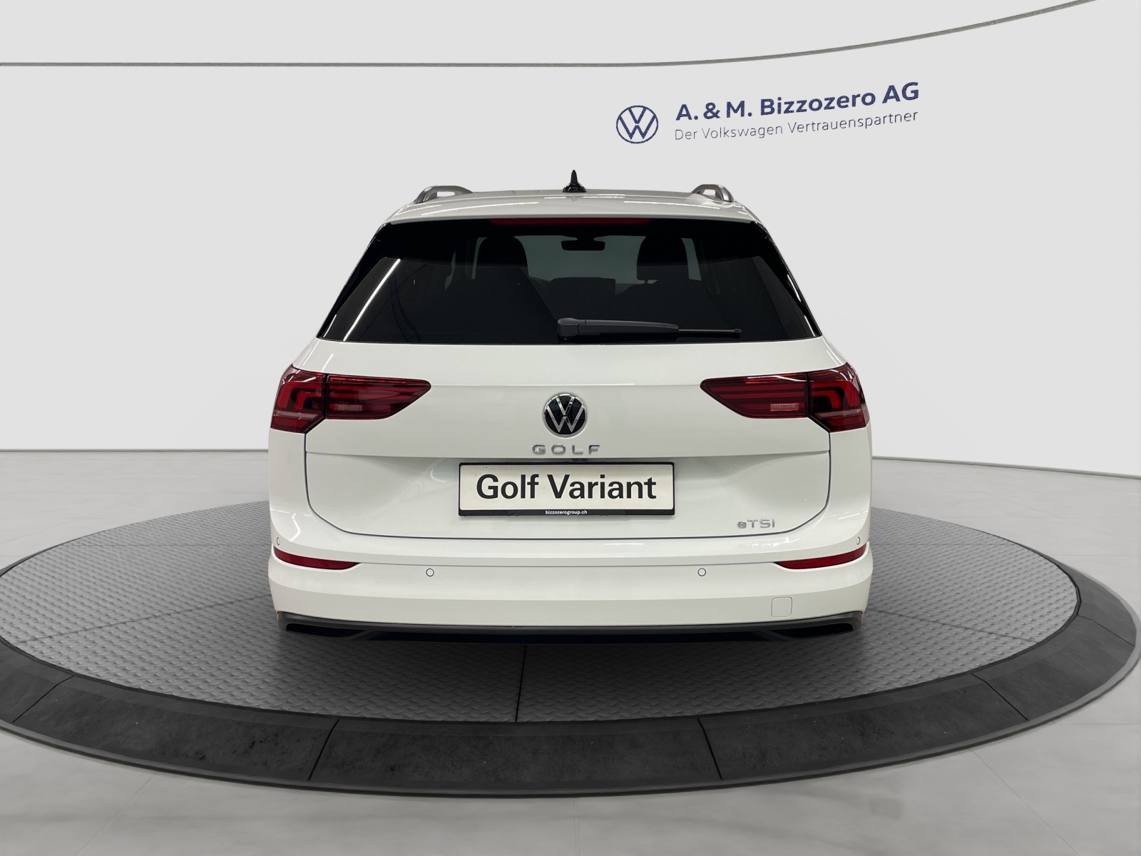 VW Golf Variant 1.5 eTSI mHEV Basis DSG-image-3