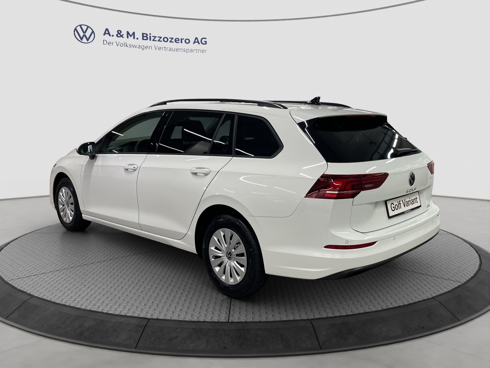 VW Golf Variant 1.5 eTSI mHEV Basis DSG-image-2