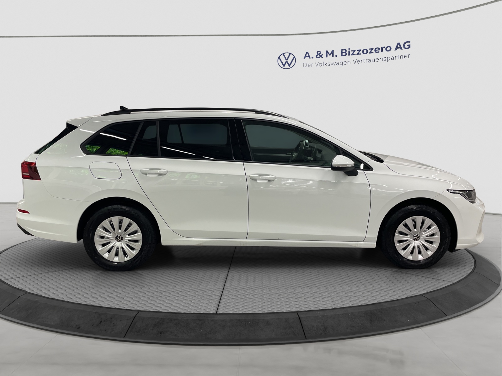 VW Golf Variant 1.5 eTSI mHEV Basis DSG-image-5