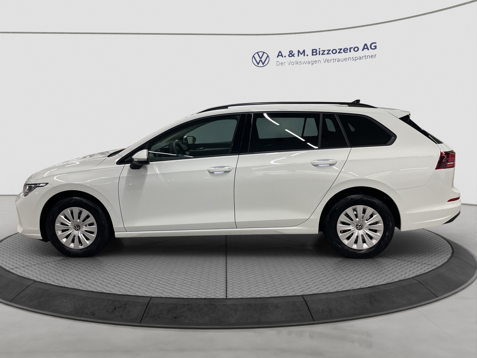 VW Golf Variant 1.5 eTSI mHEV Basis DSG-image-1