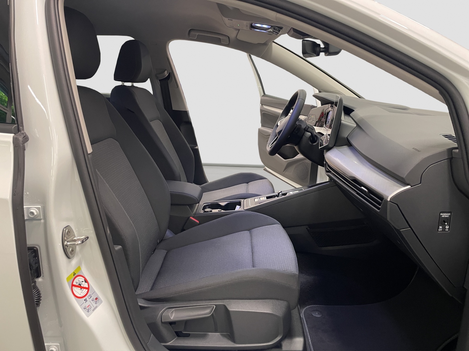VW Golf Variant 1.5 eTSI mHEV Basis DSG-image-13