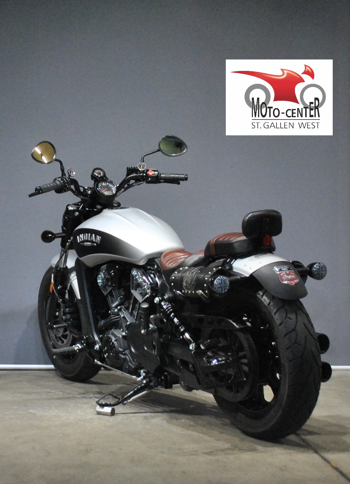 INDIAN Scout Bobber-showroom-element-3