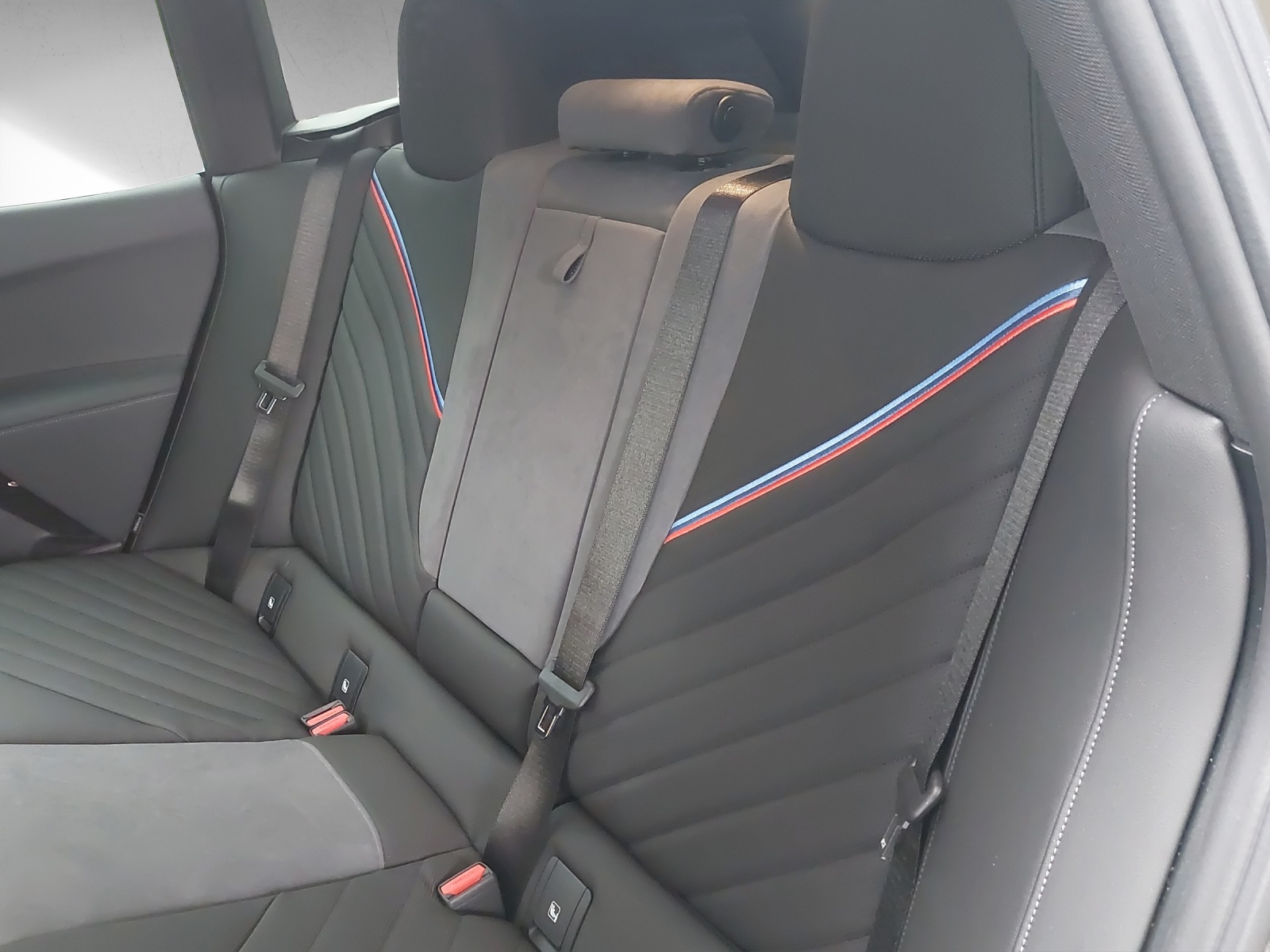 BMW iX xDrive60 M Sport Pro-image-16