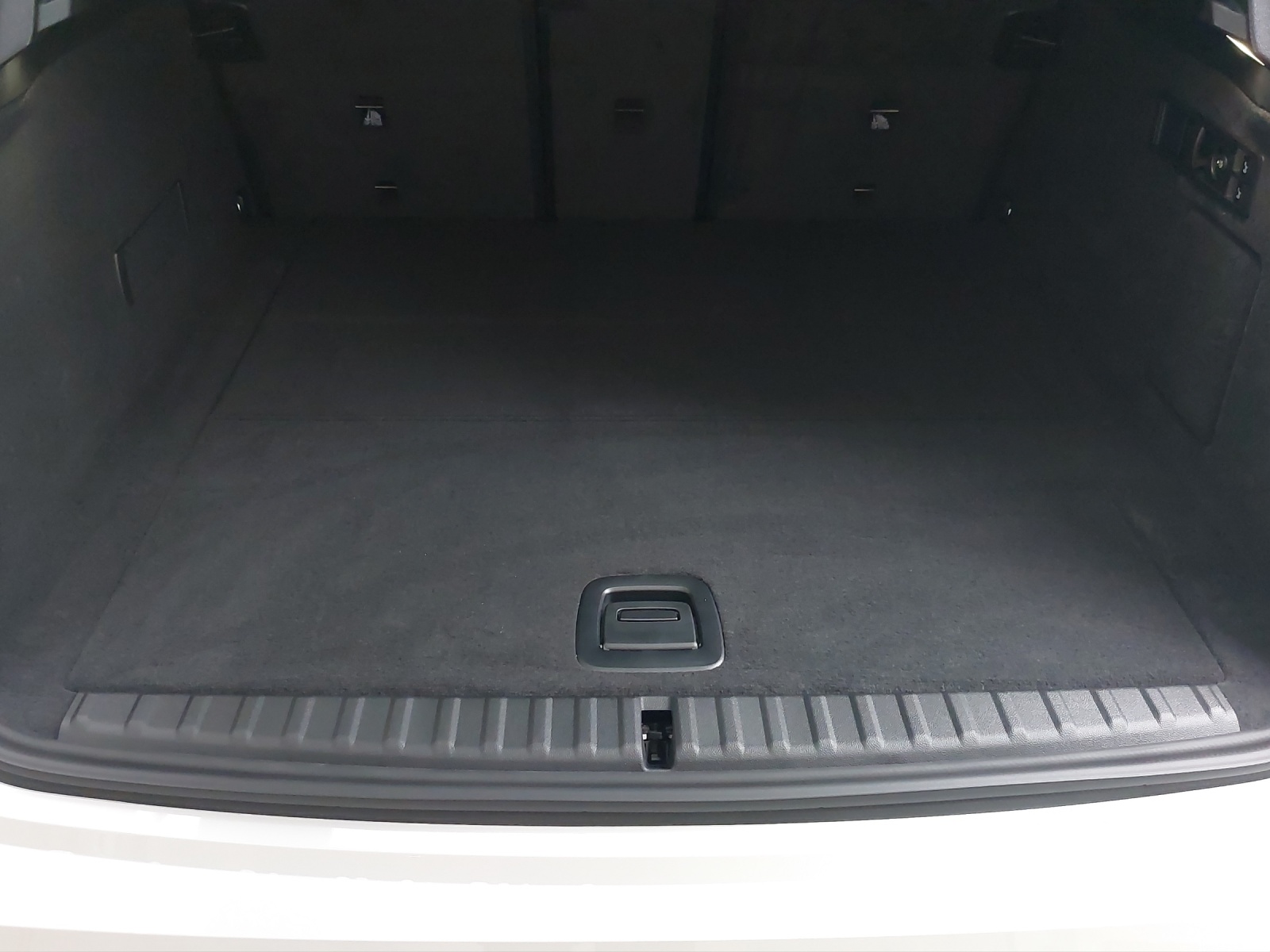 BMW iX xDrive60 M Sport Pro-image-17