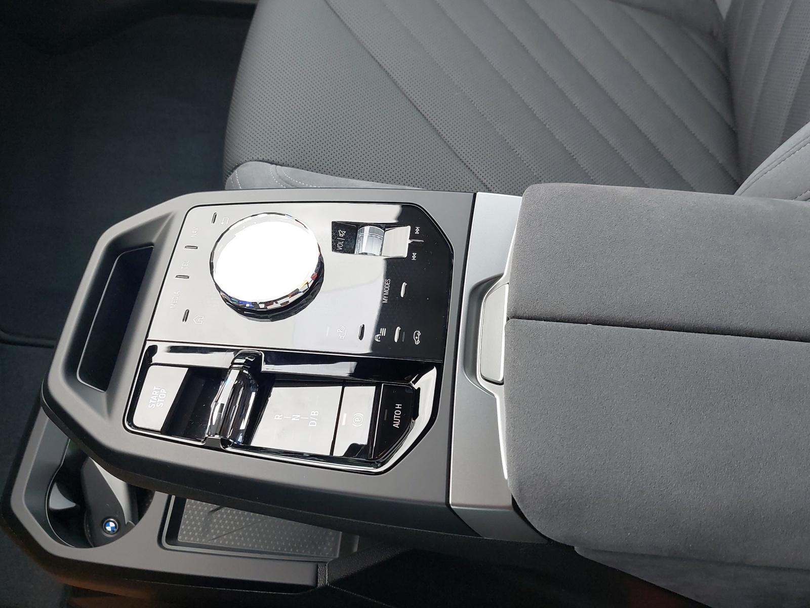 BMW iX xDrive60 M Sport Pro-image-18