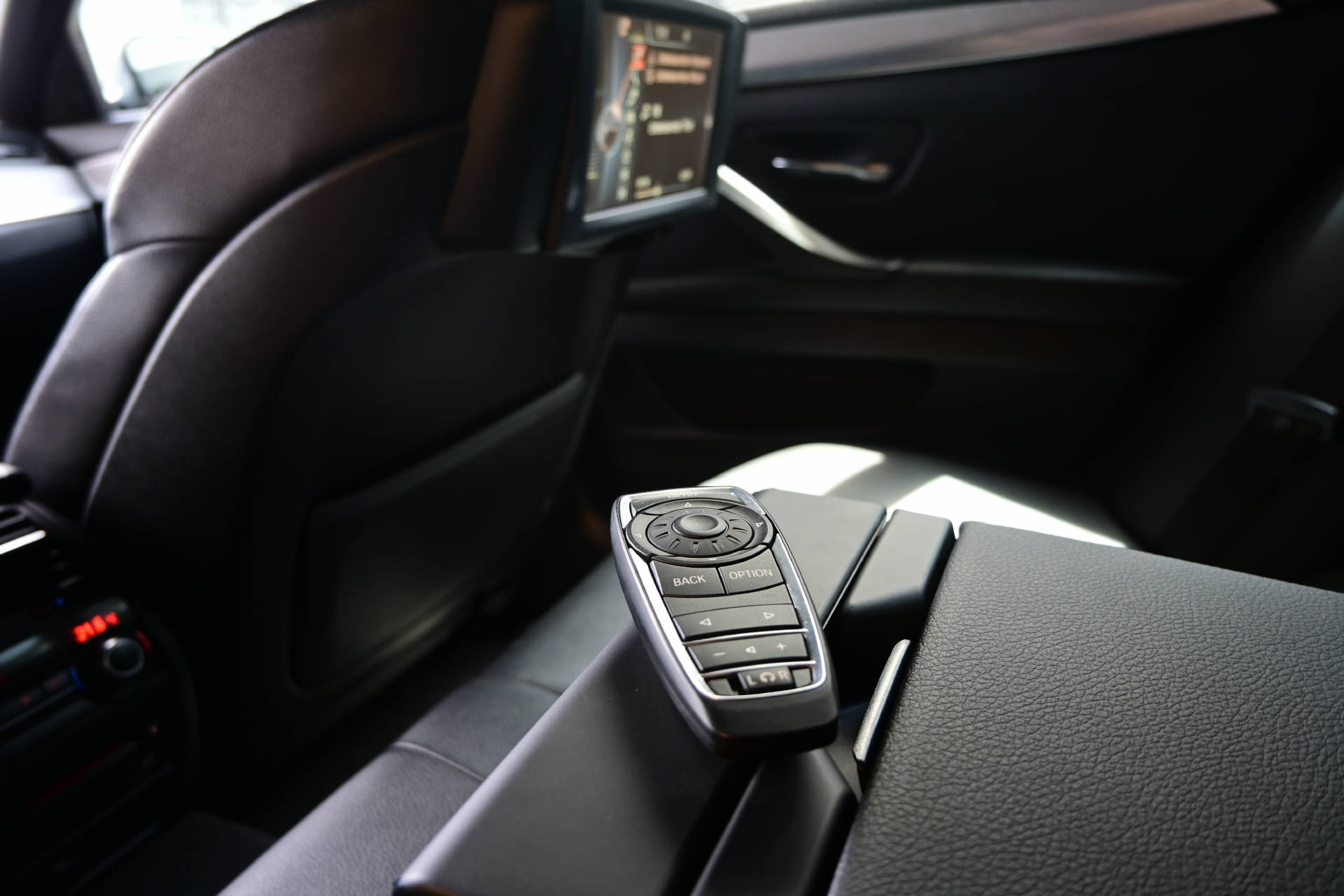 BMW M 550d xDrive Touring-image-14