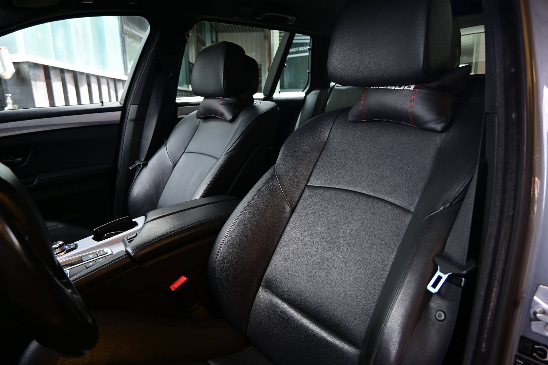 BMW M 550d xDrive Touring-image-12