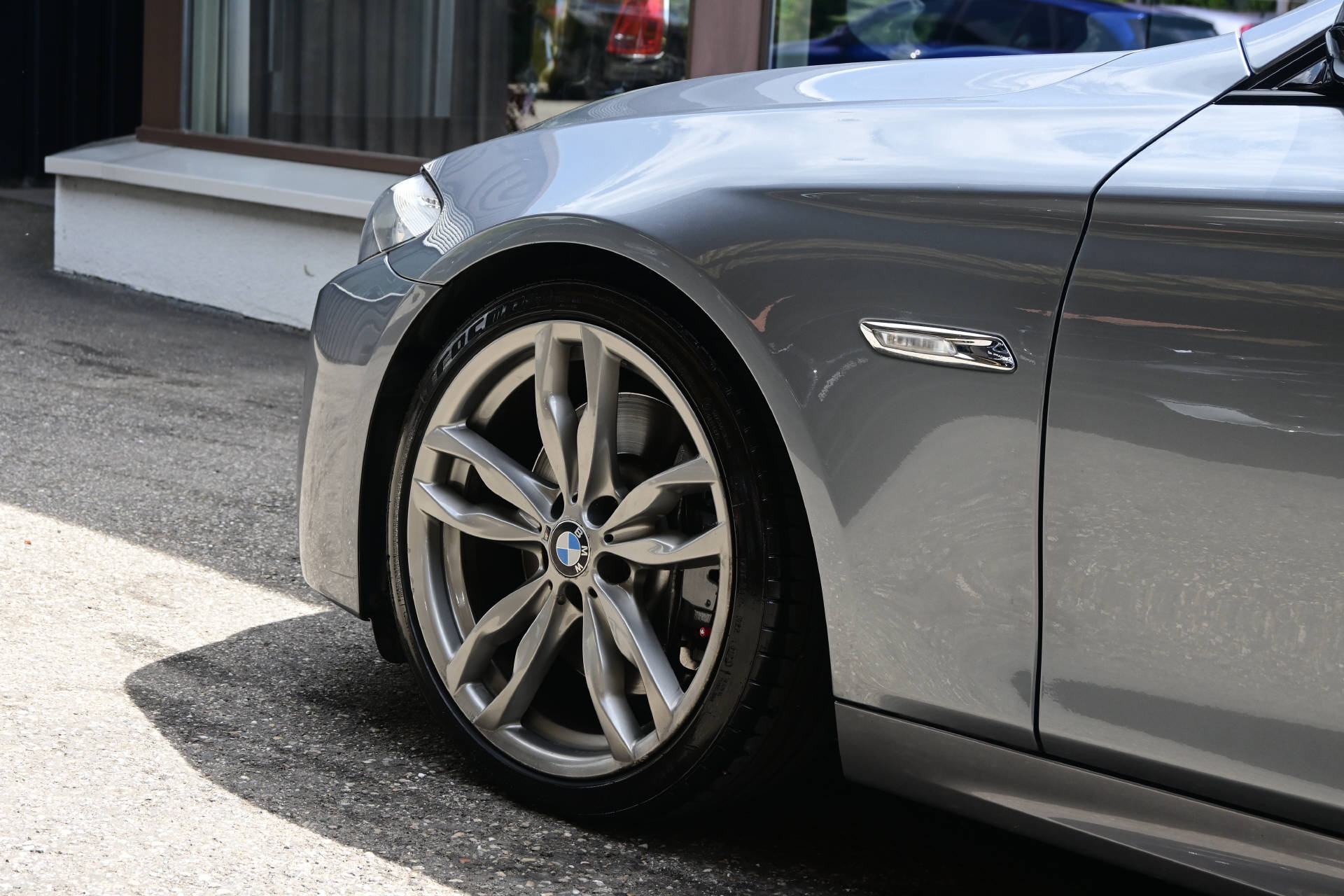 BMW M 550d xDrive Touring-image-6