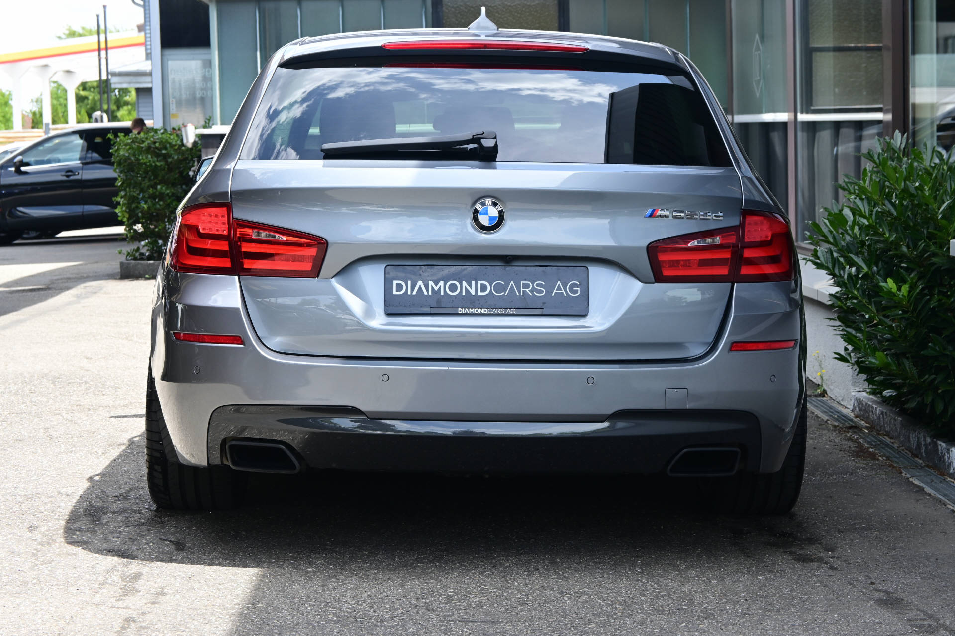 BMW M 550d xDrive Touring-image-4