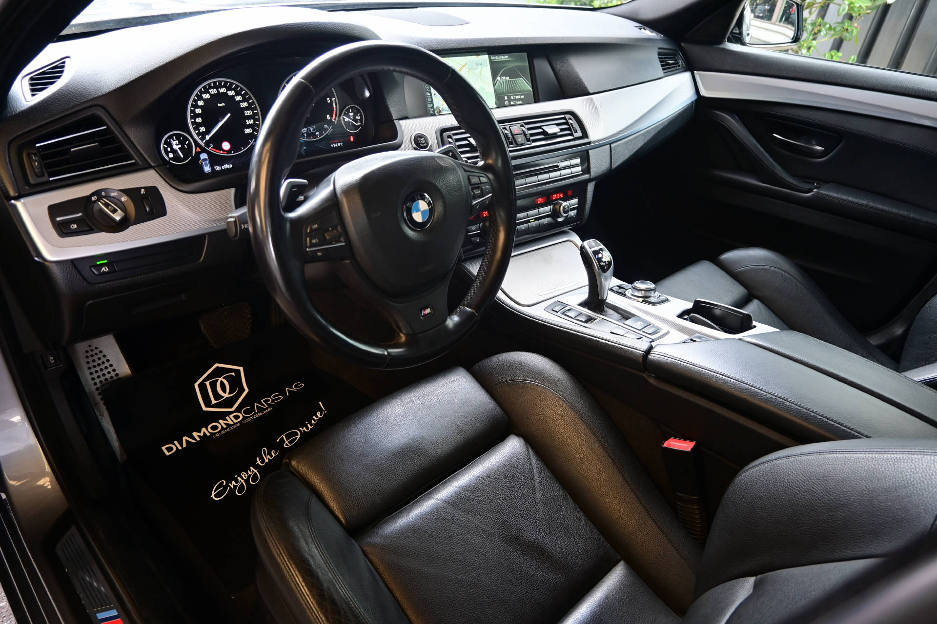 BMW M 550d xDrive Touring-image-8