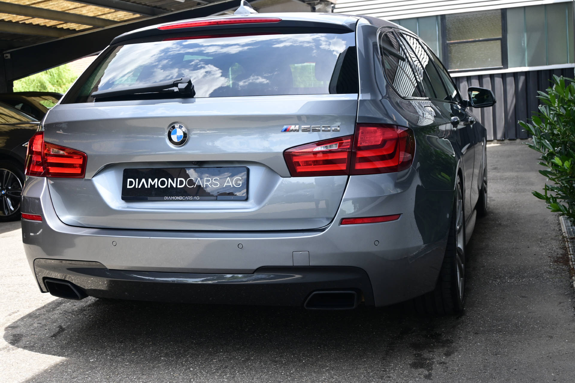 BMW M 550d xDrive Touring-image-5