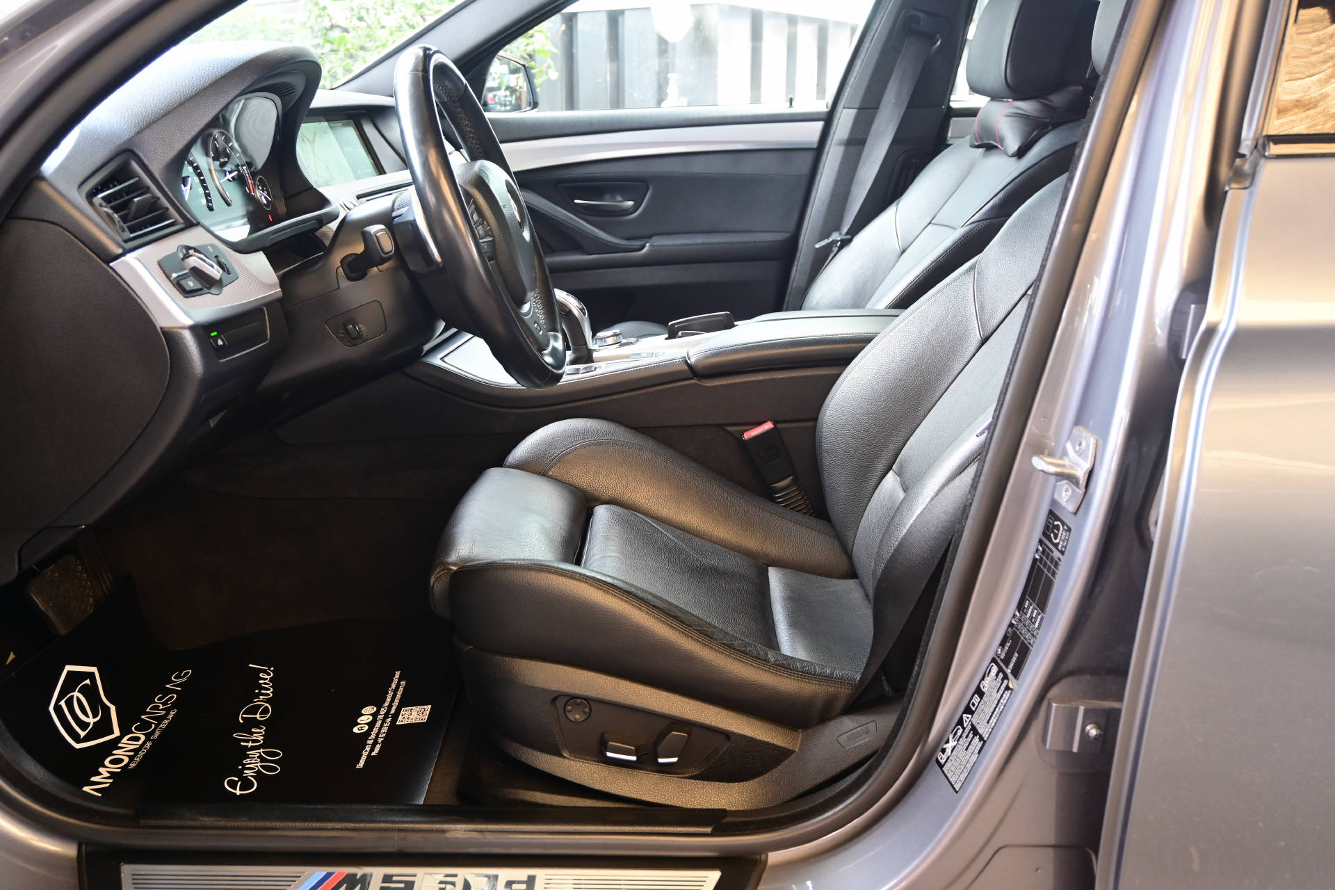 BMW M 550d xDrive Touring-image-9