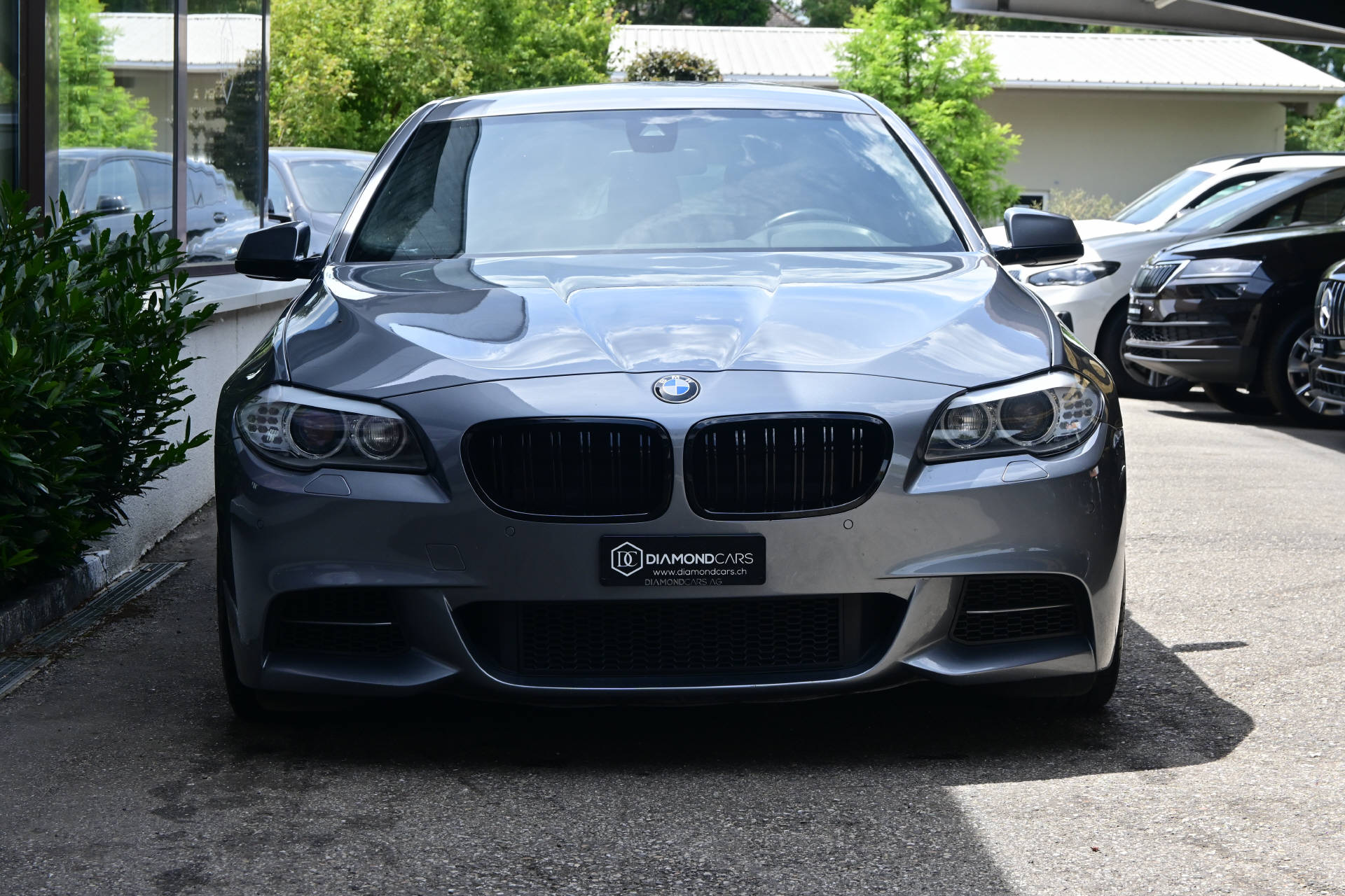 BMW M 550d xDrive Touring-showroom-element-1