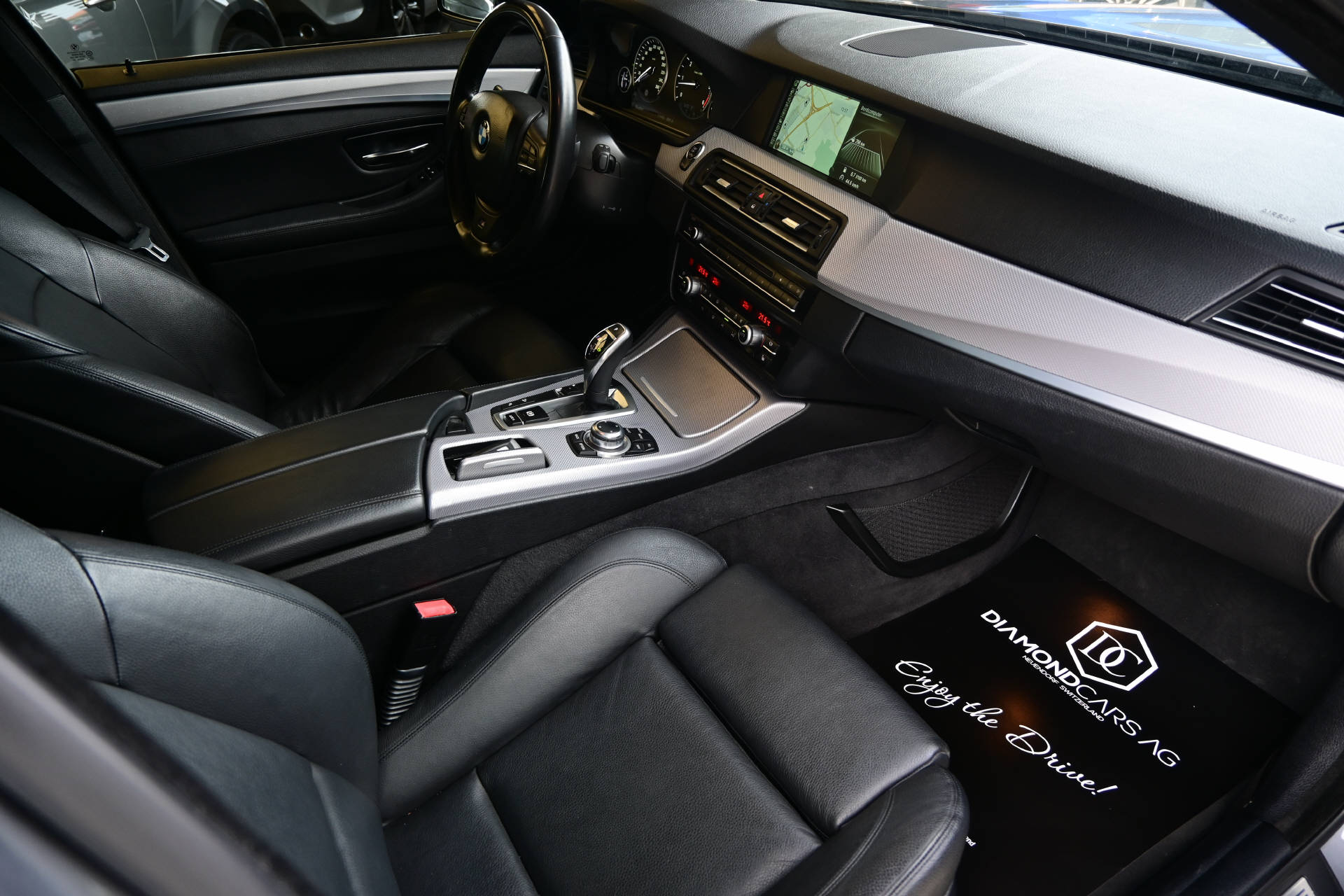 BMW M 550d xDrive Touring-image-13