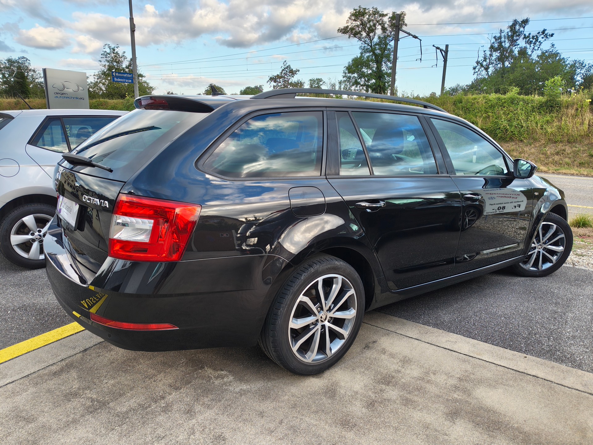 SKODA Octavia Combi 1.5 TSI Soleil DSG-image-2