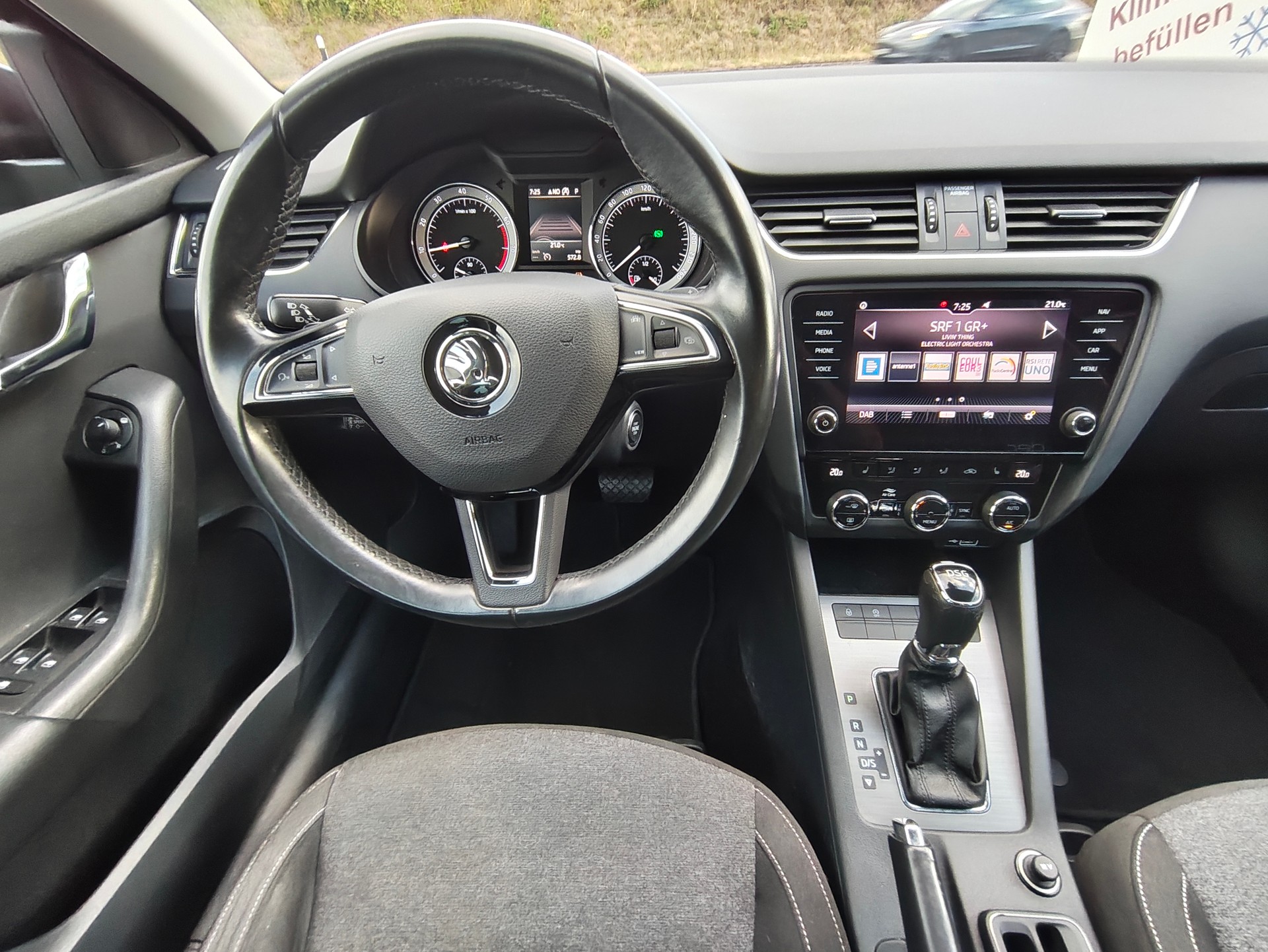 SKODA Octavia Combi 1.5 TSI Soleil DSG-image-5