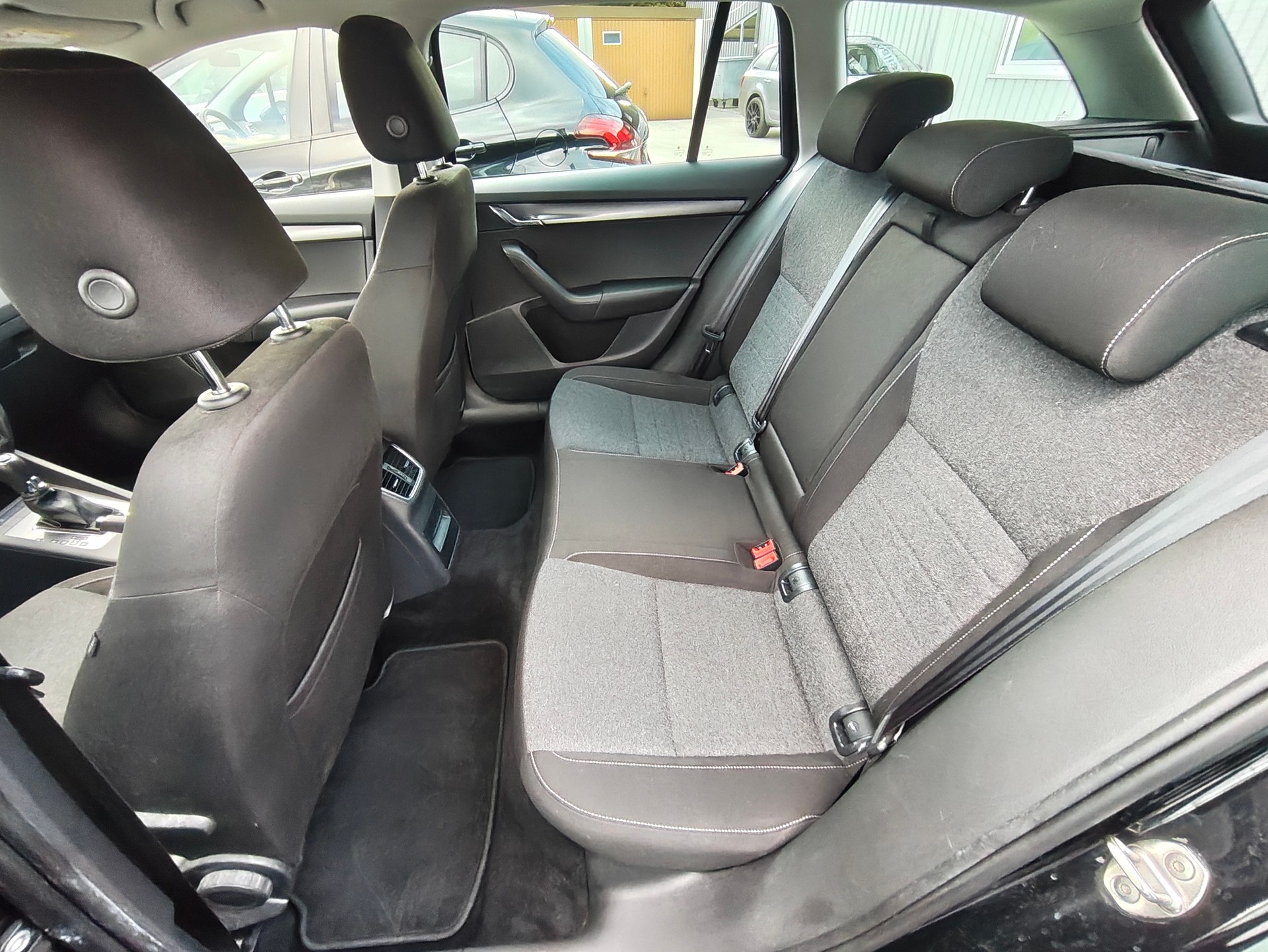 SKODA Octavia Combi 1.5 TSI Soleil DSG-image-8