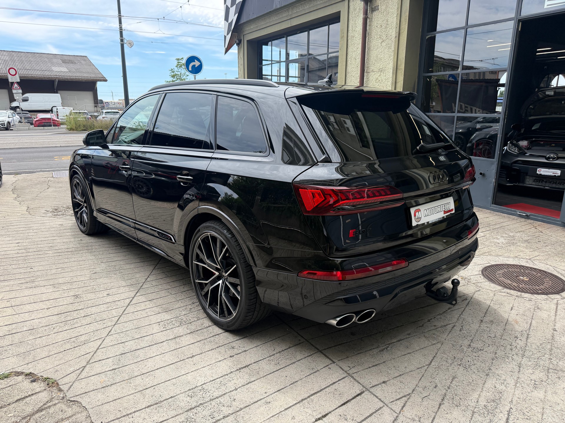 AUDI SQ7 TFSI quattro tiptronic-image-3