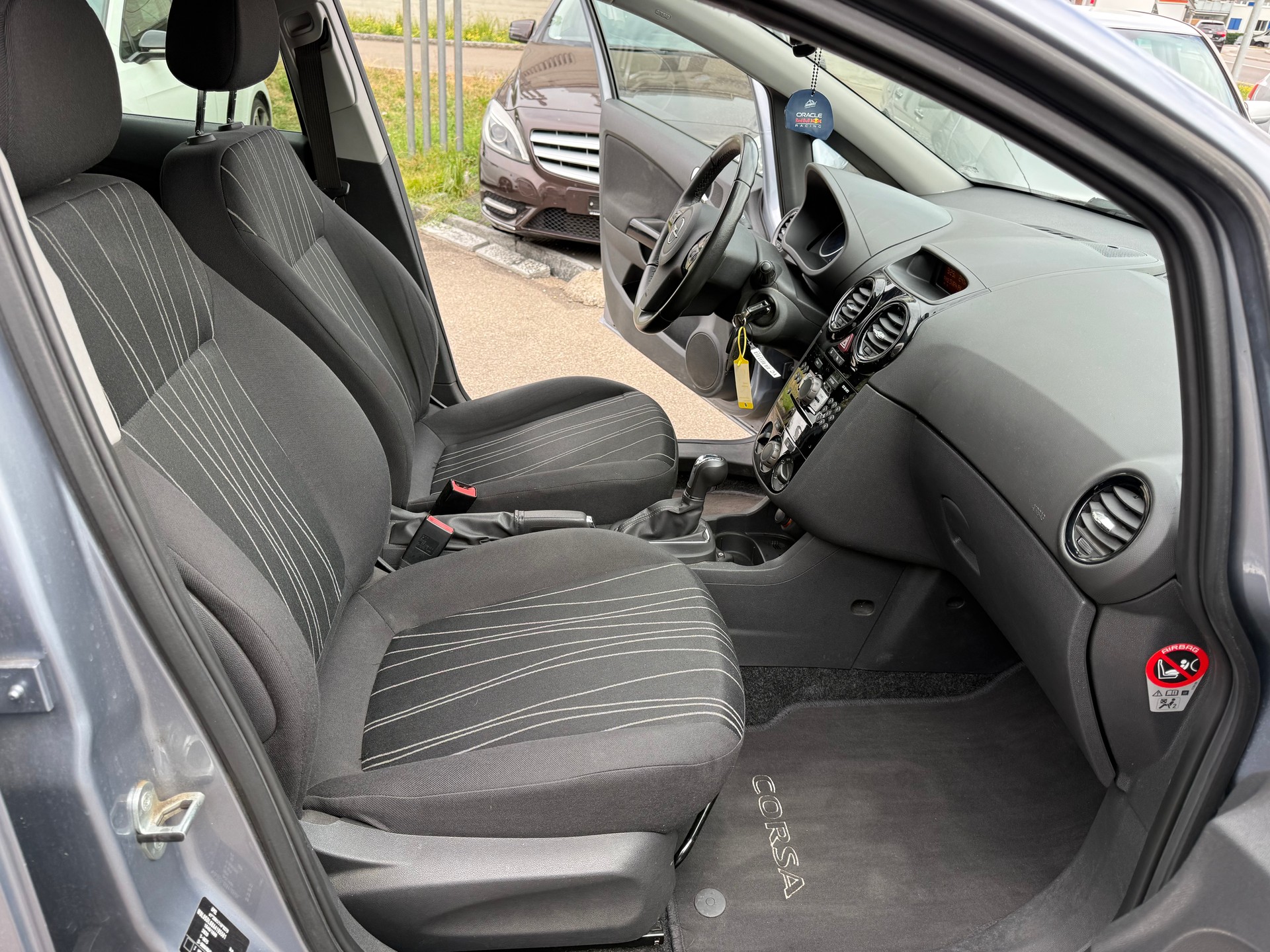 OPEL Corsa 1.4 TP Anniversary Automatic-image-8