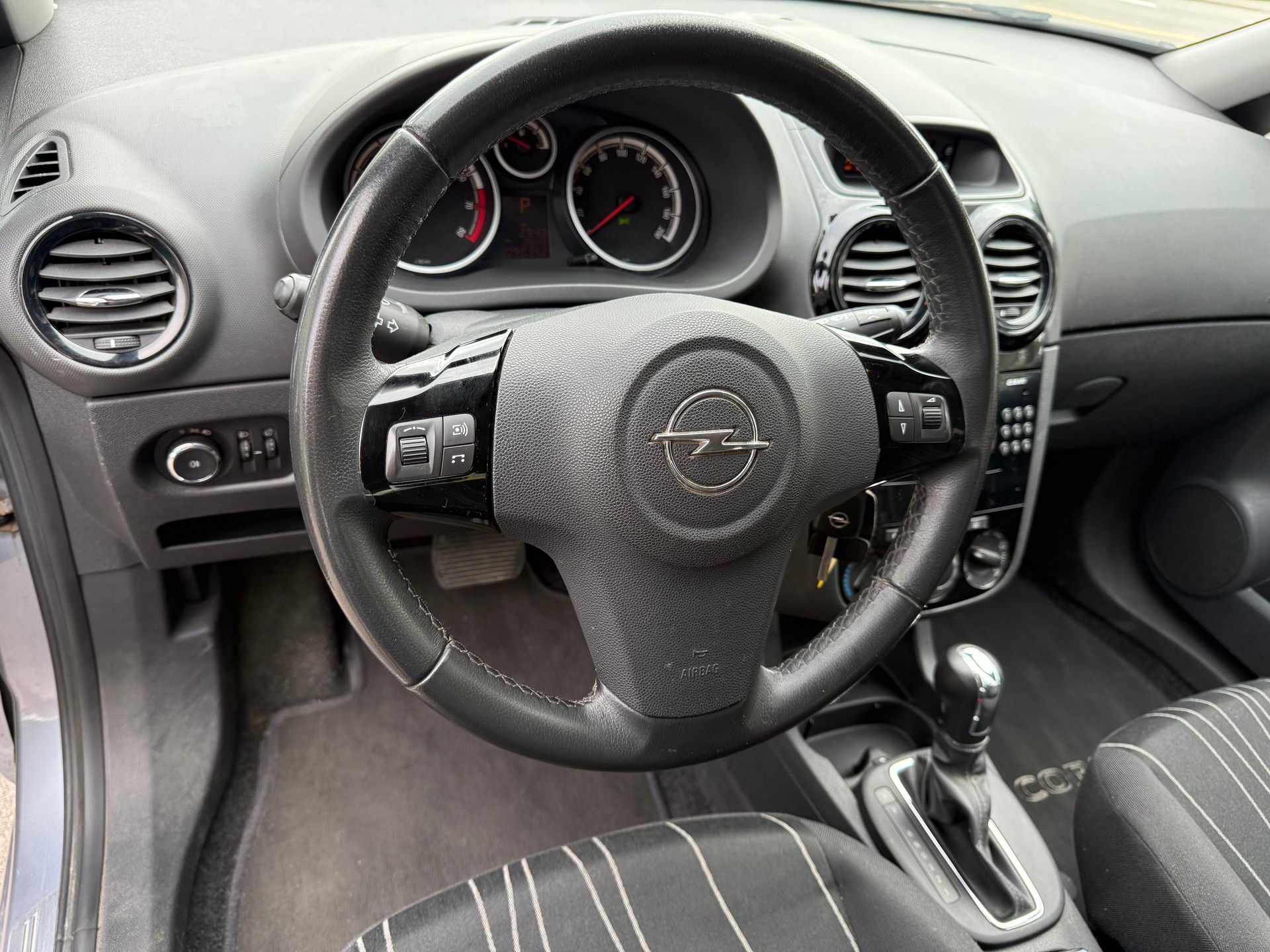 OPEL Corsa 1.4 TP Anniversary Automatic-image-10