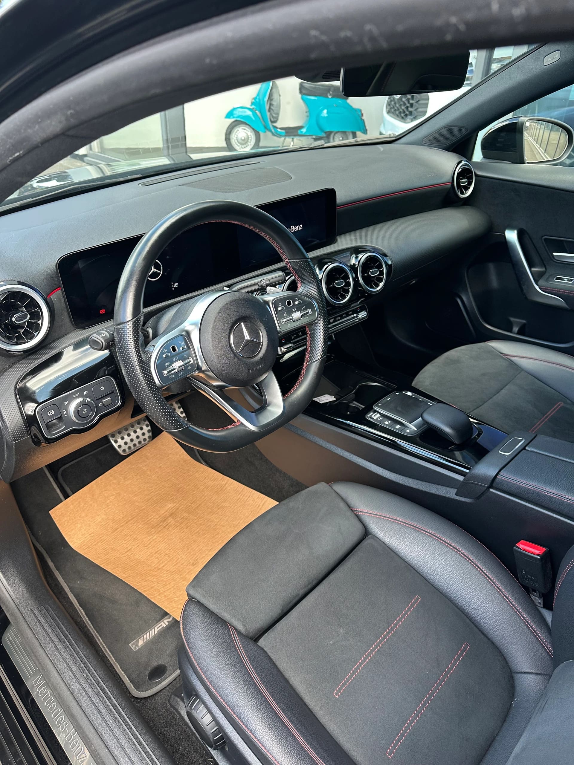 MERCEDES-BENZ A 180 AMG Line-image-9