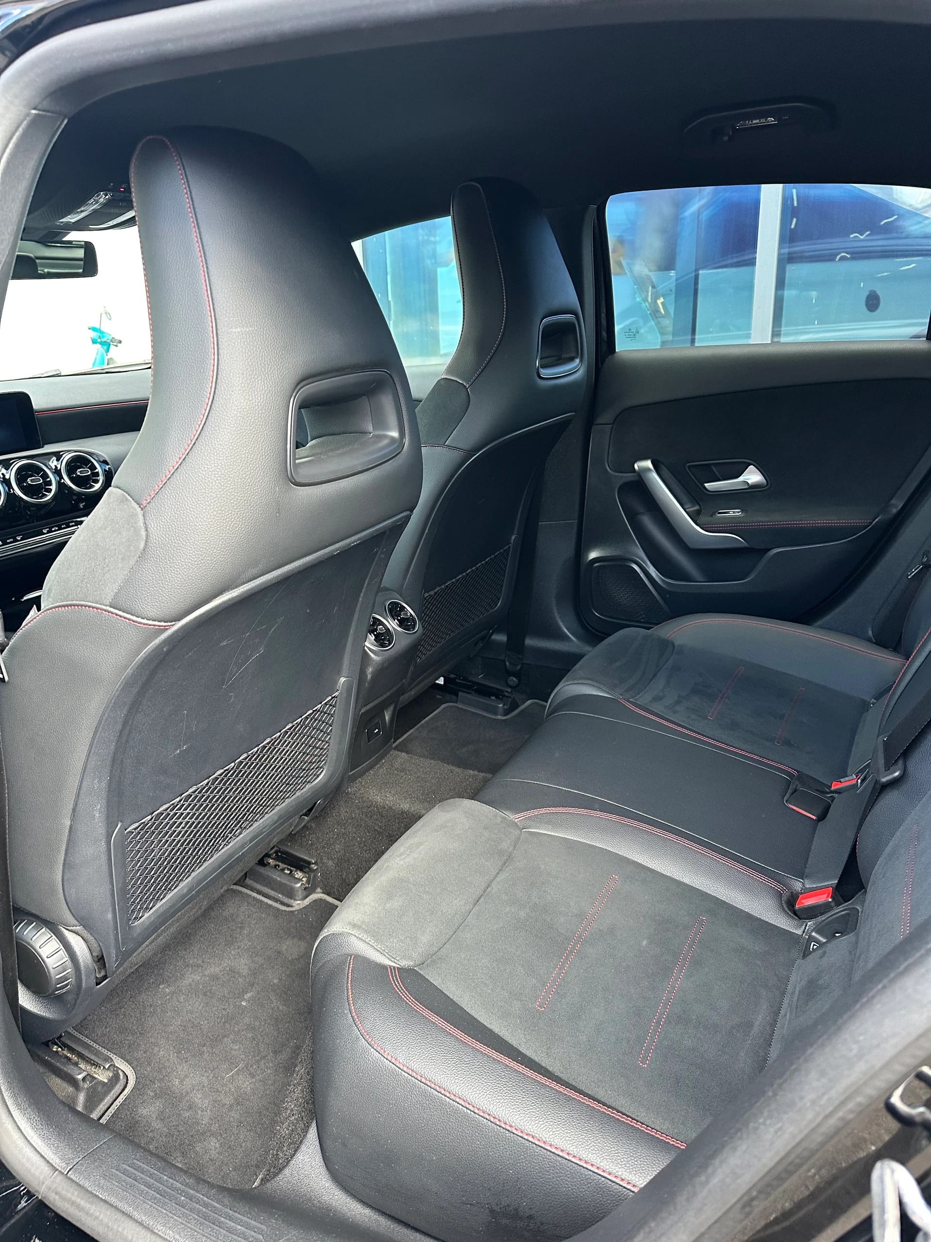 MERCEDES-BENZ A 180 AMG Line-image-11