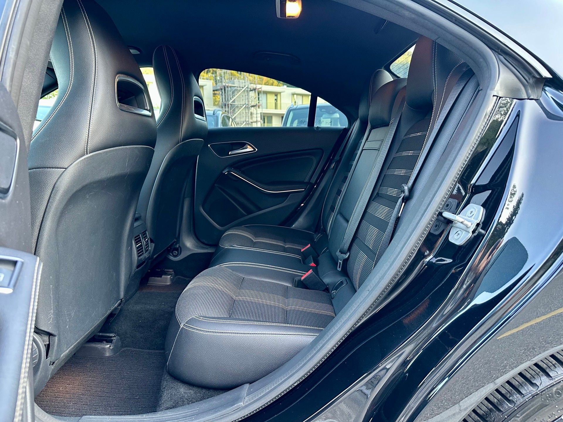 MERCEDES-BENZ CLA 200 d Night Star 7G-DCT-image-15