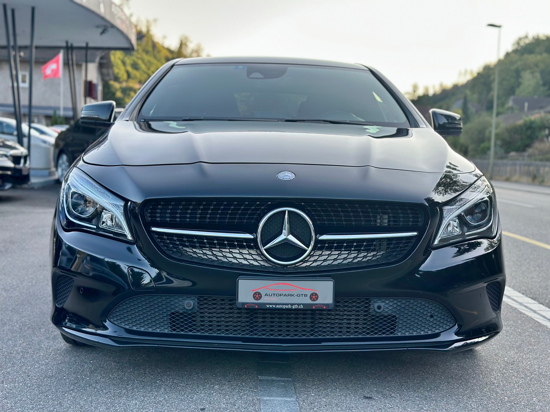 MERCEDES-BENZ CLA 200 d Night Star 7G-DCT-showroom-element-2