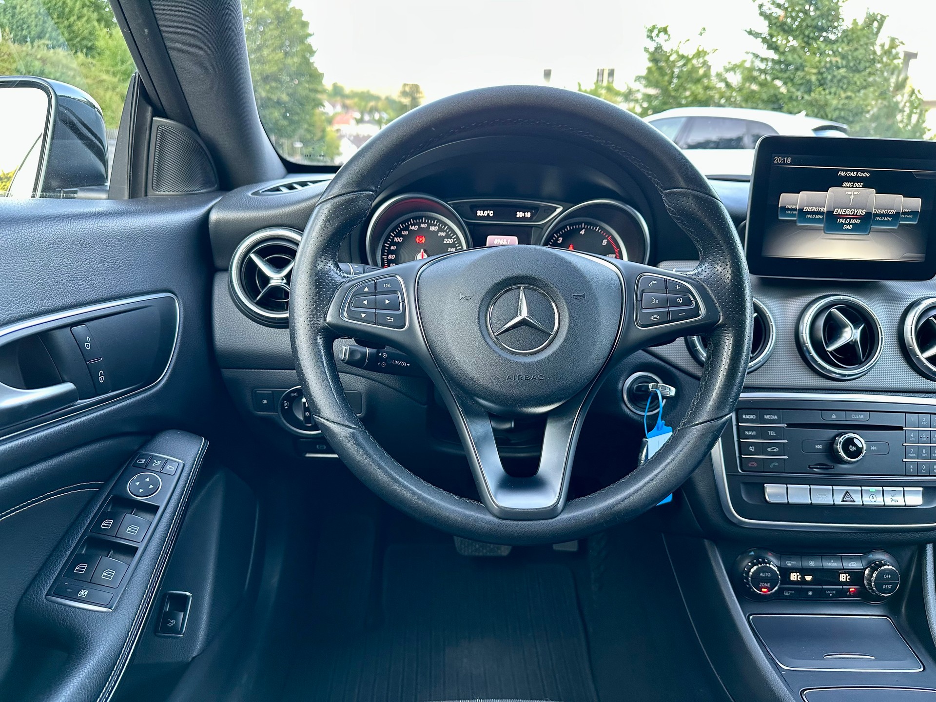 MERCEDES-BENZ CLA 200 d Night Star 7G-DCT-image-12