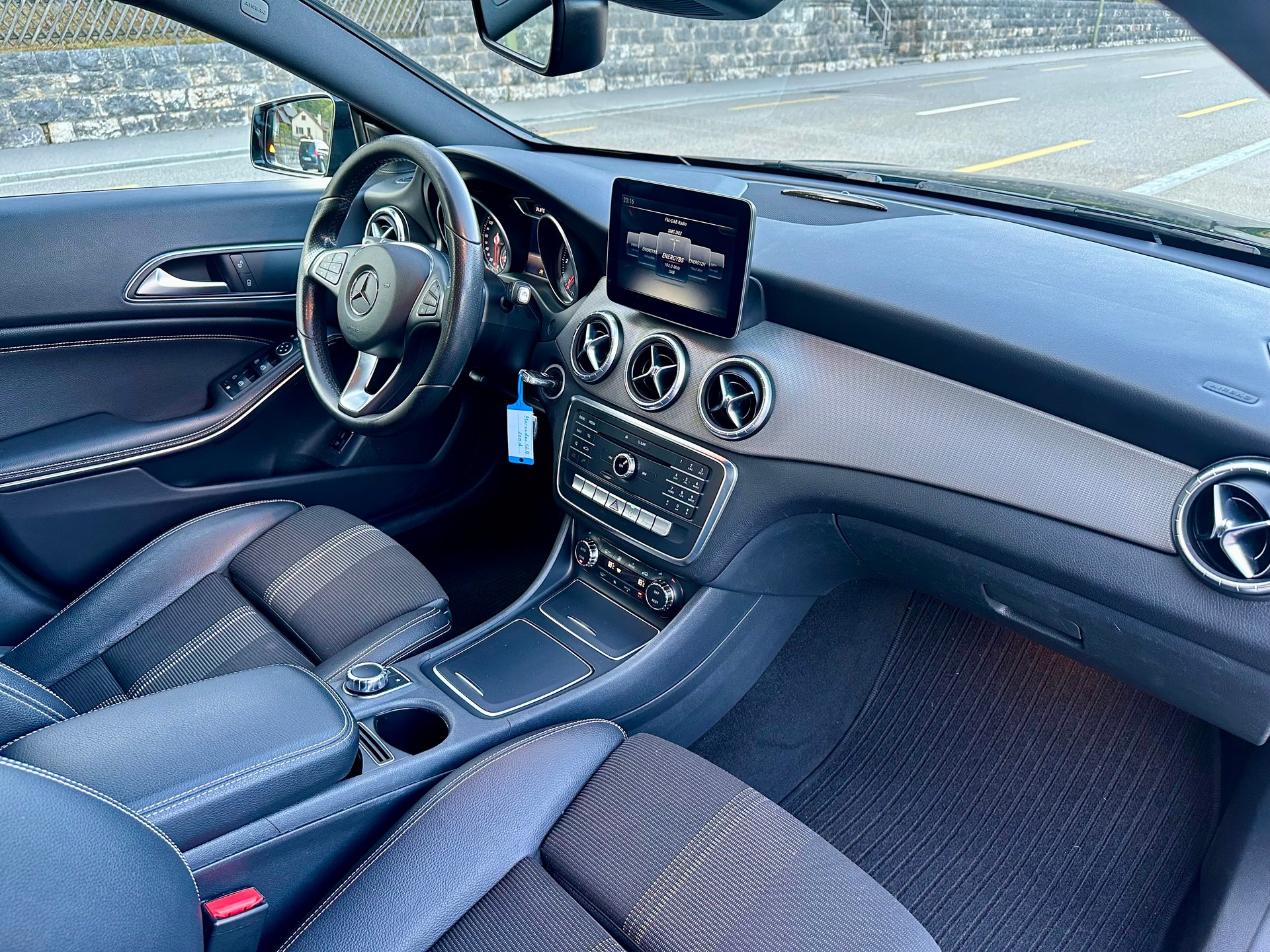 MERCEDES-BENZ CLA 200 d Night Star 7G-DCT-image-10