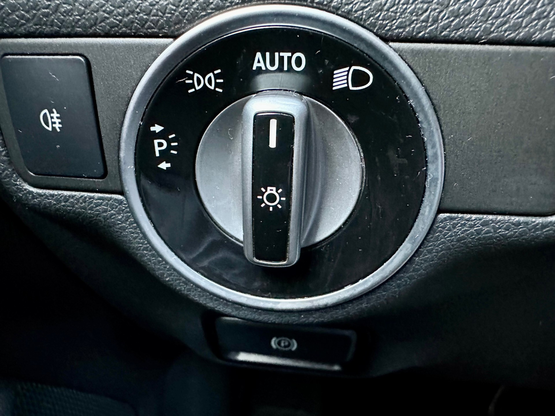 MERCEDES-BENZ CLA 200 d Night Star 7G-DCT-image-20