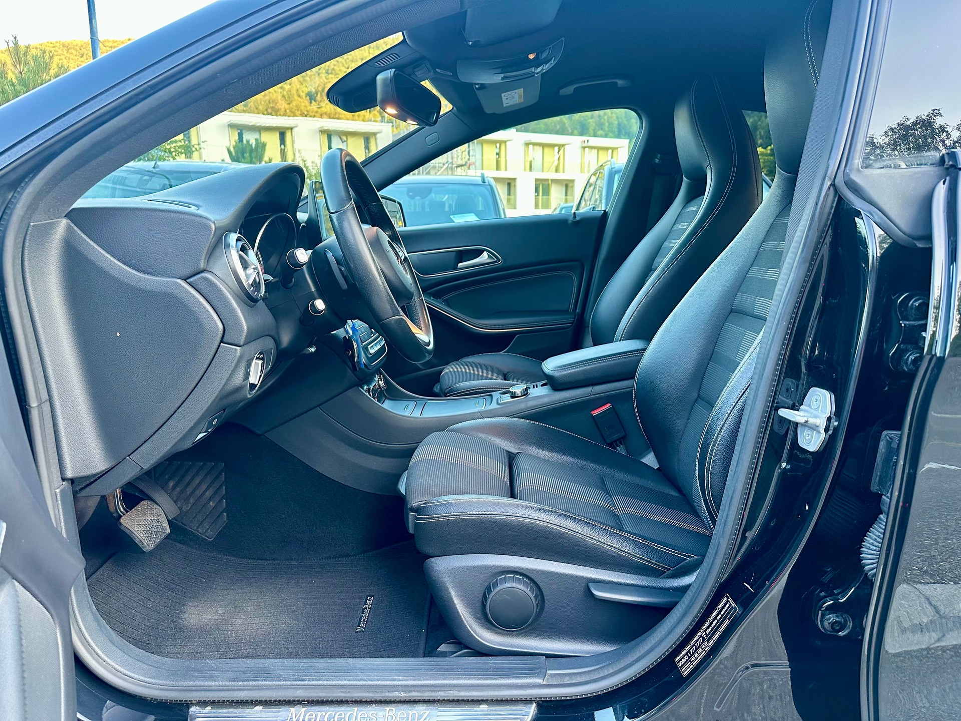 MERCEDES-BENZ CLA 200 d Night Star 7G-DCT-image-9
