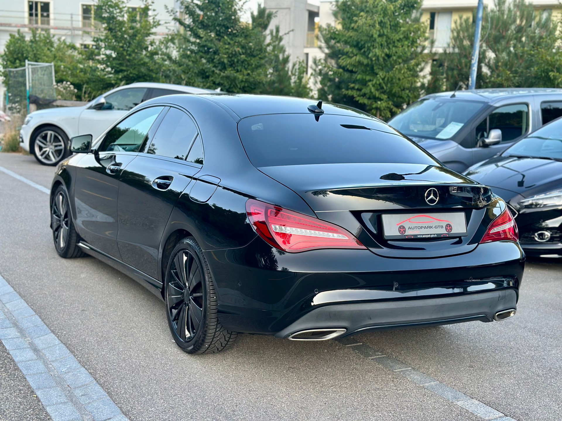 MERCEDES-BENZ CLA 200 d Night Star 7G-DCT-image-5