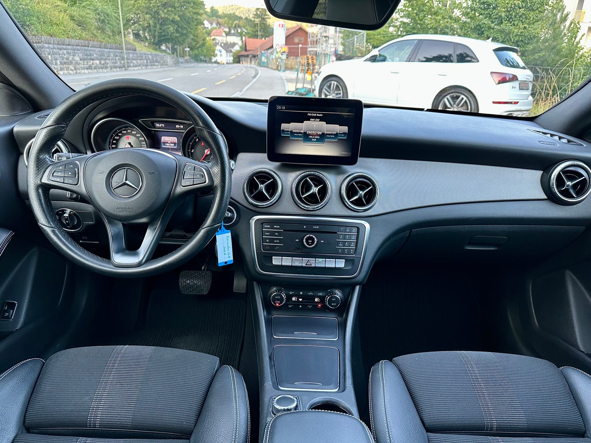 MERCEDES-BENZ CLA 200 d Night Star 7G-DCT-image-13
