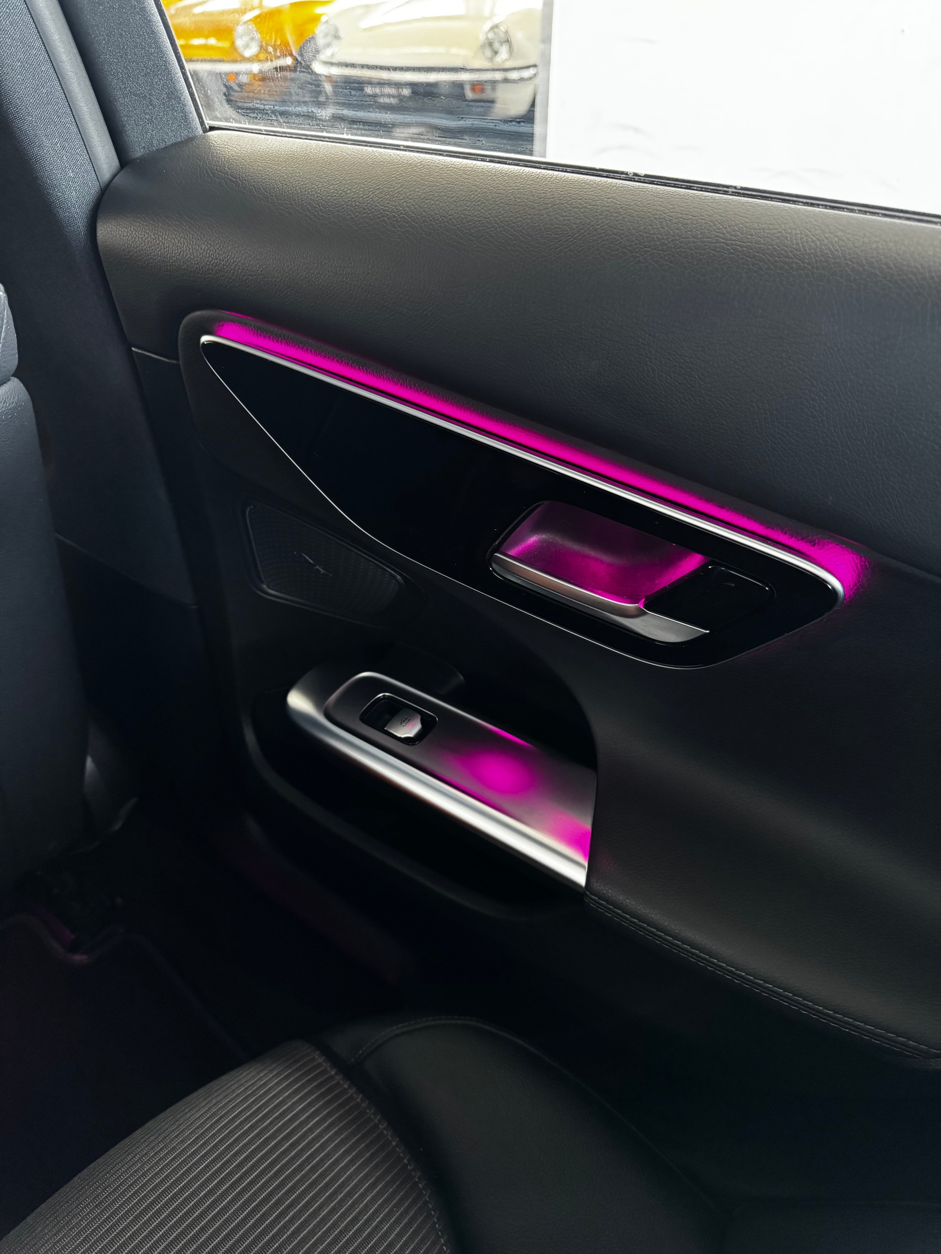 MERCEDES-BENZ C 180 Avantgarde-image-25