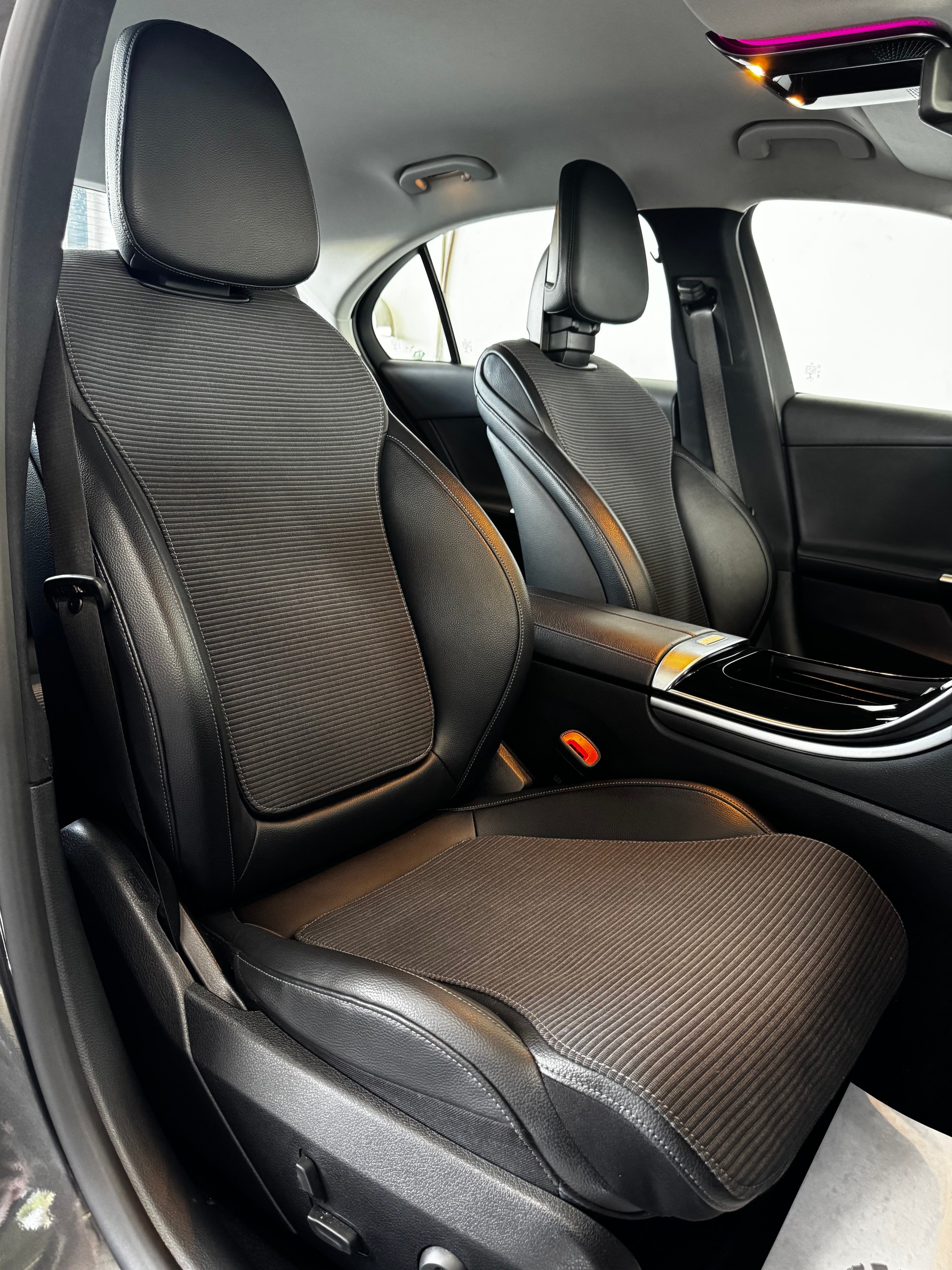MERCEDES-BENZ C 180 Avantgarde-image-22