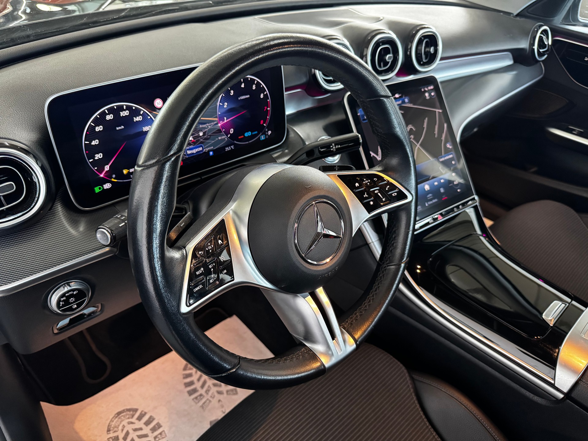 MERCEDES-BENZ C 180 Avantgarde-image-12