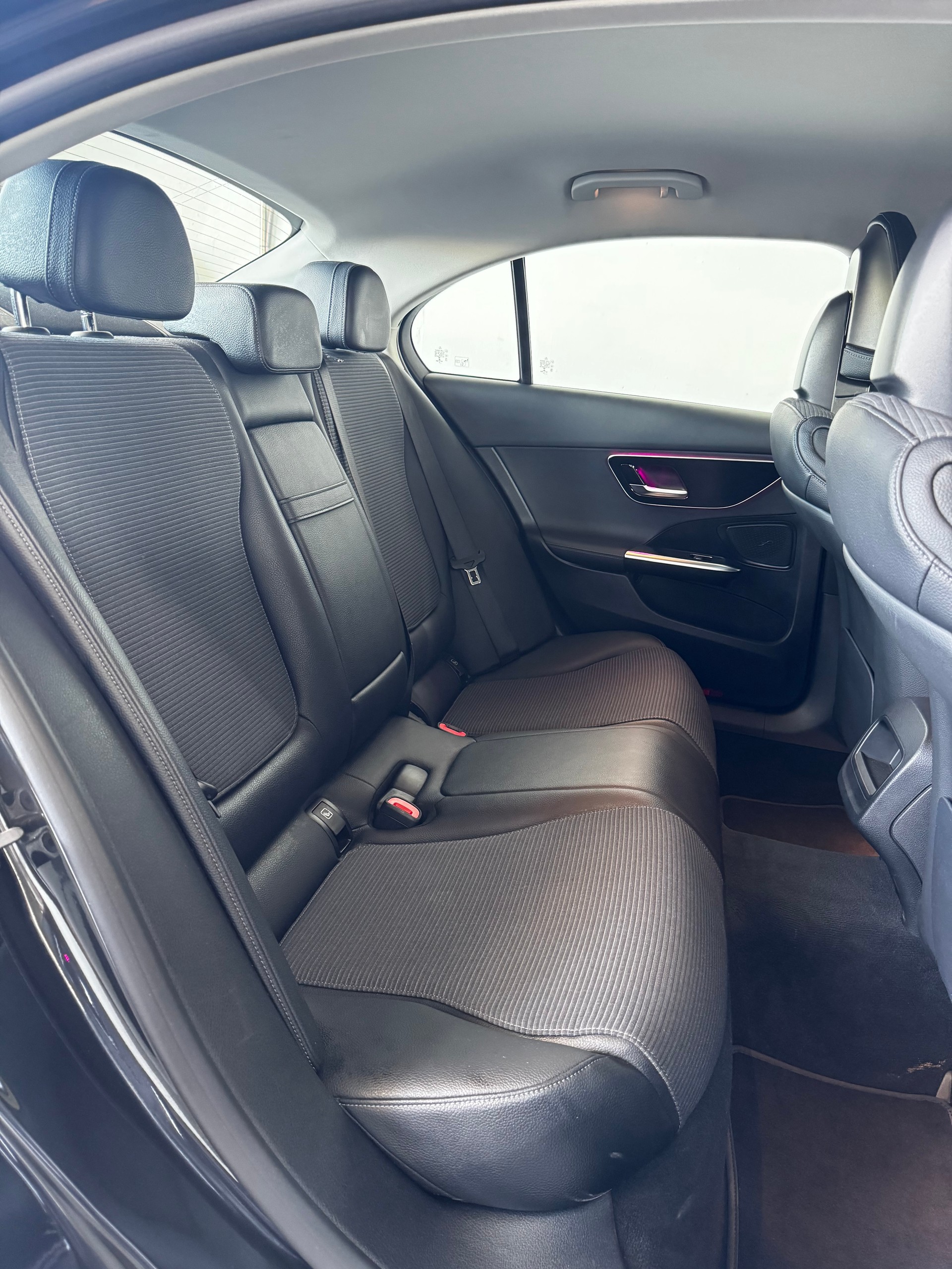 MERCEDES-BENZ C 180 Avantgarde-image-24