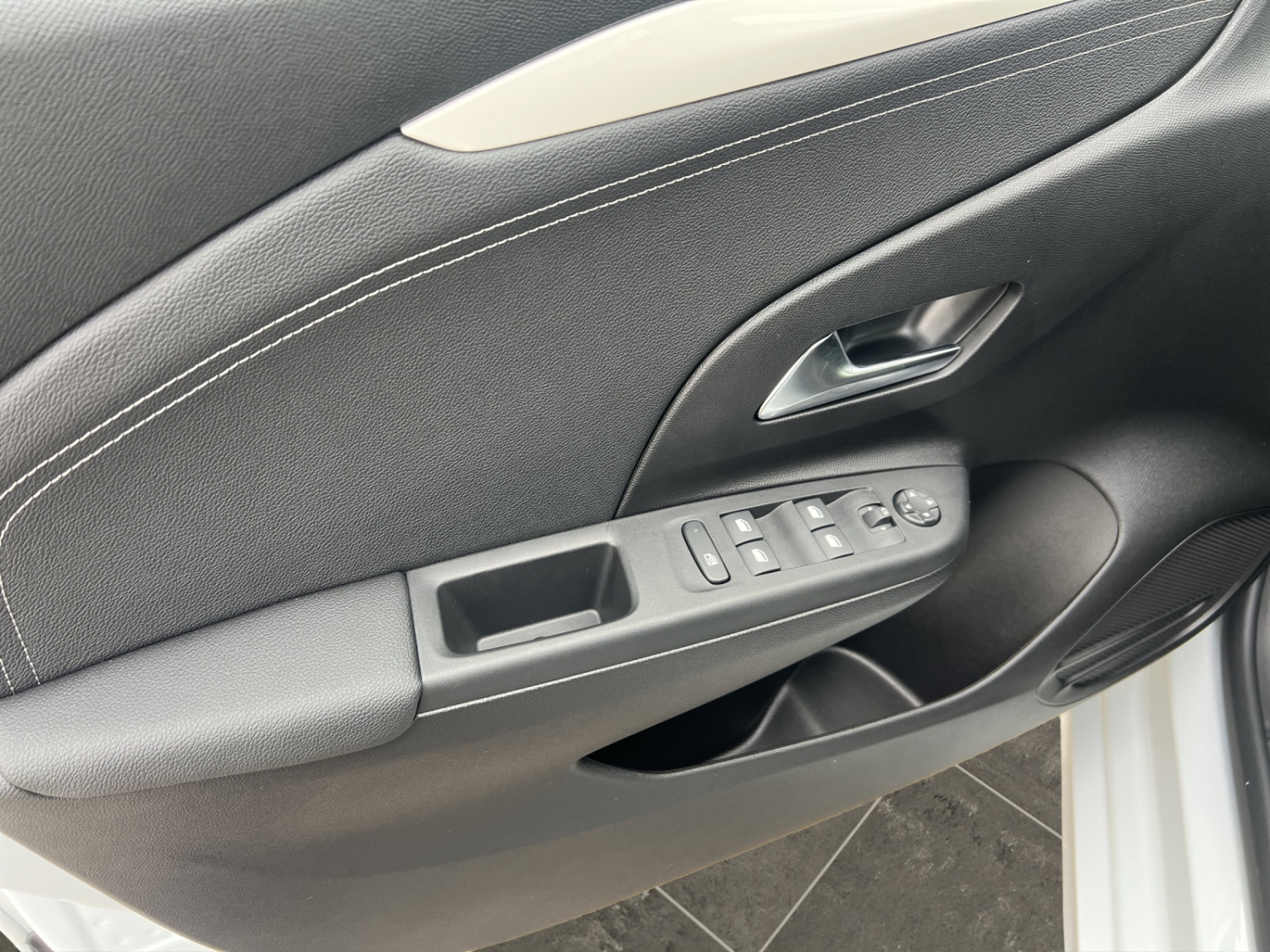 OPEL Corsa 1.2 T Hybrid Viva-image-18