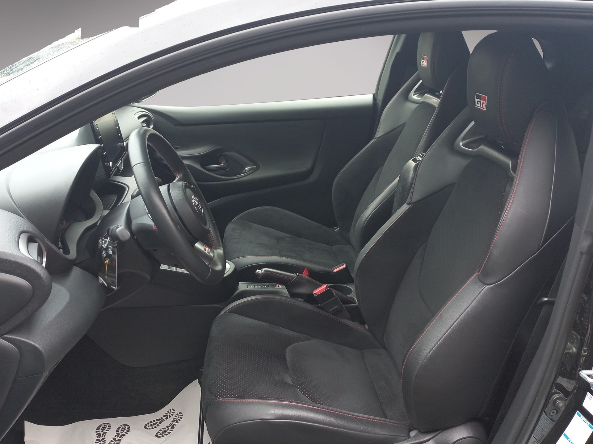 TOYOTA Yaris 1.6 GR Sport-image-6