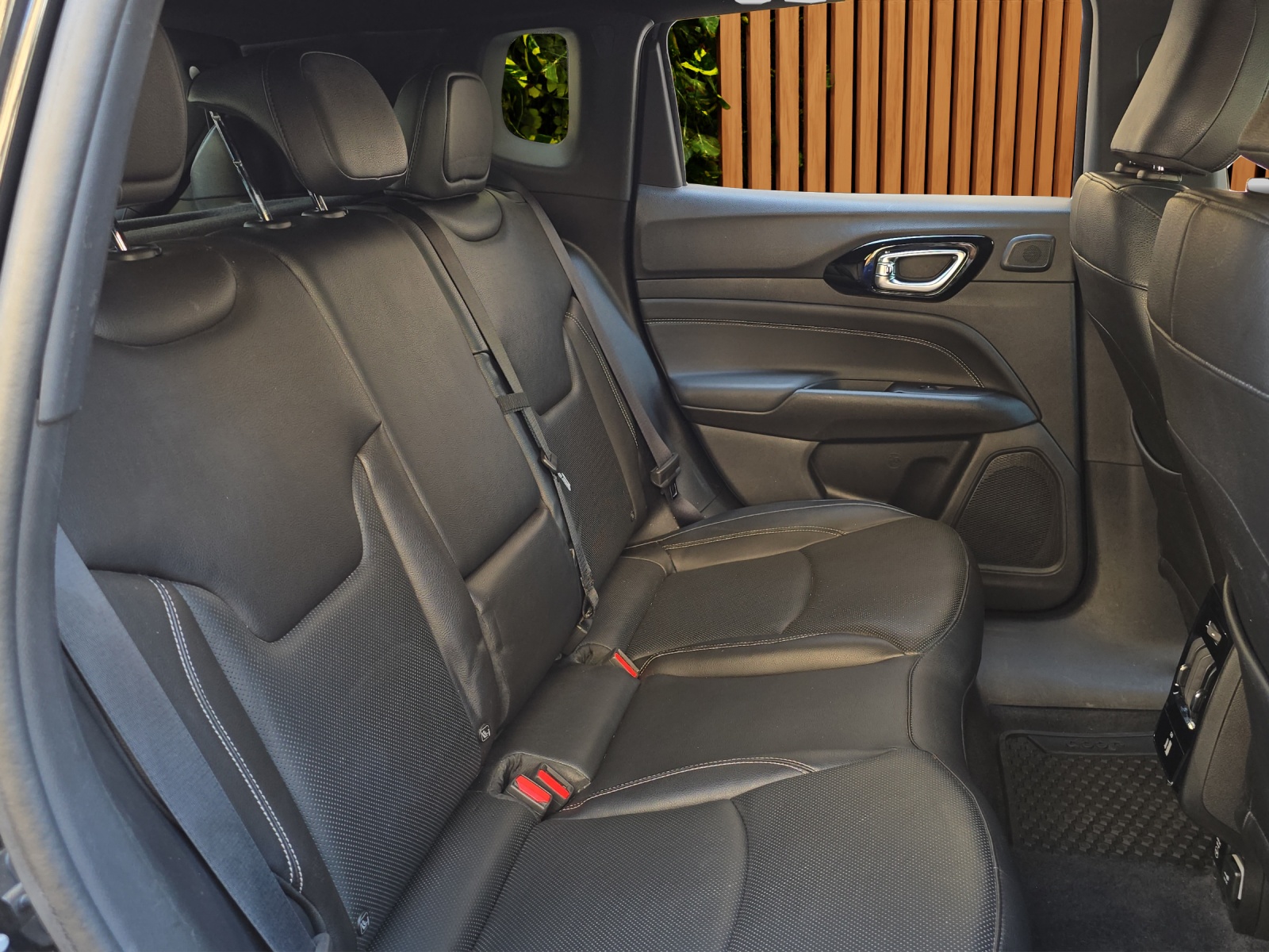 JEEP Compass 1.3 T PHEV S AWD-image-16