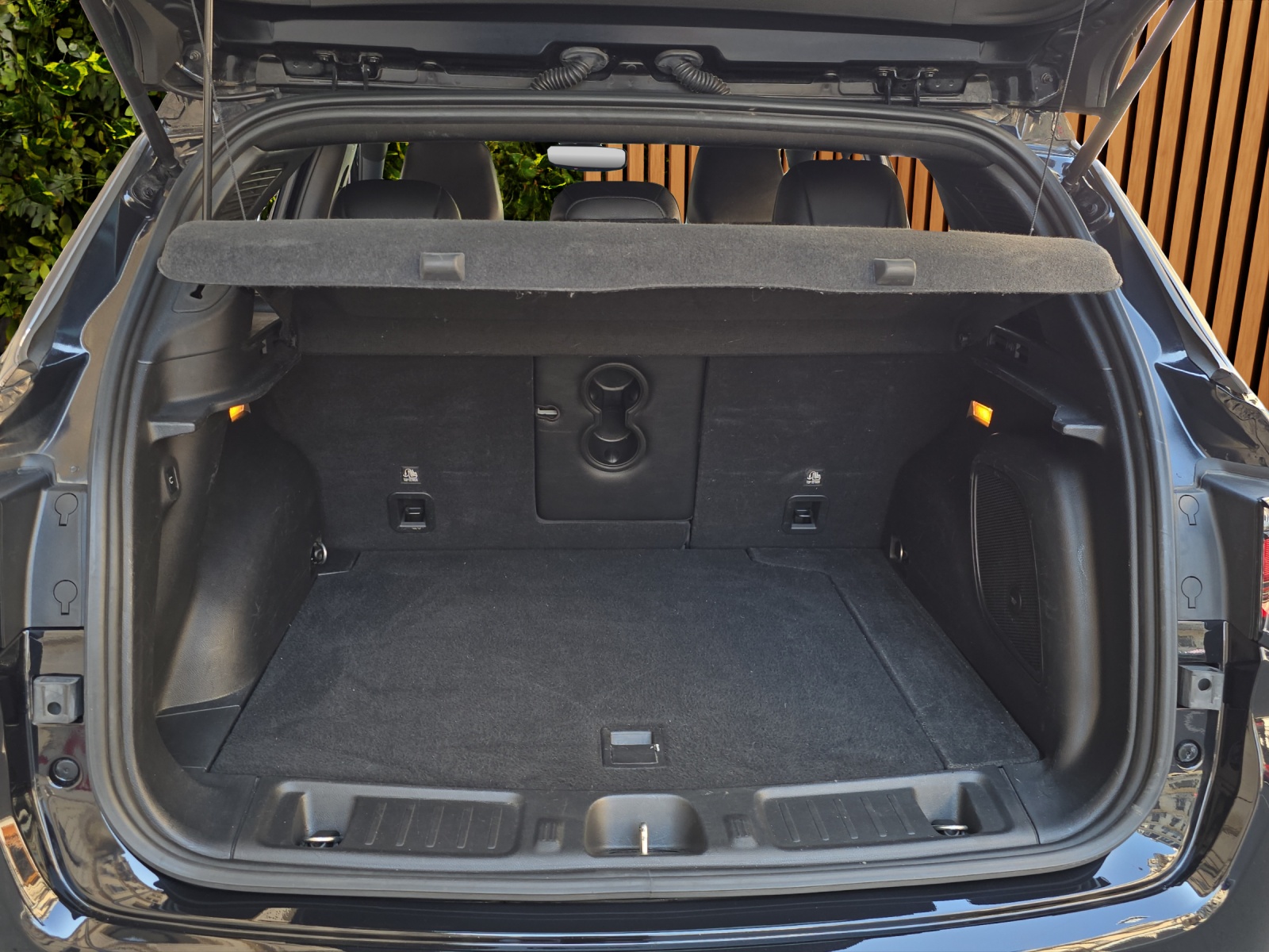 JEEP Compass 1.3 T PHEV S AWD-image-17