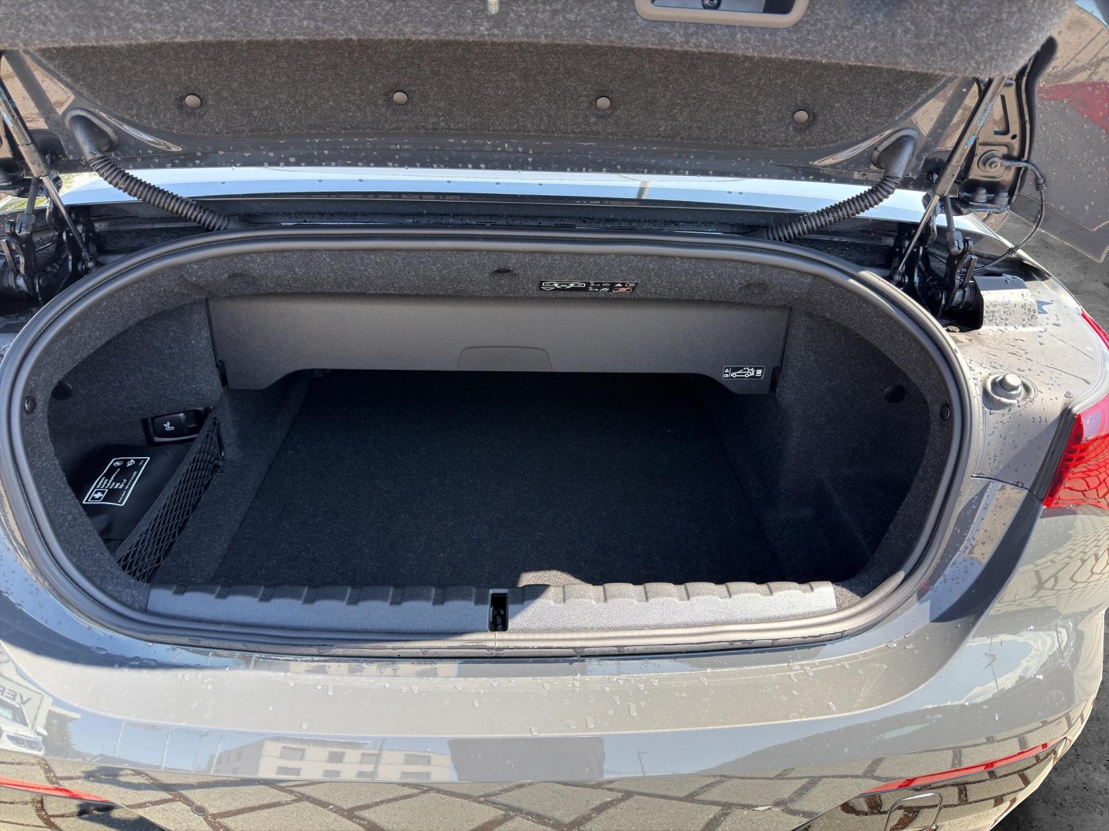 BMW M440i xDrive Cabrio-image-16