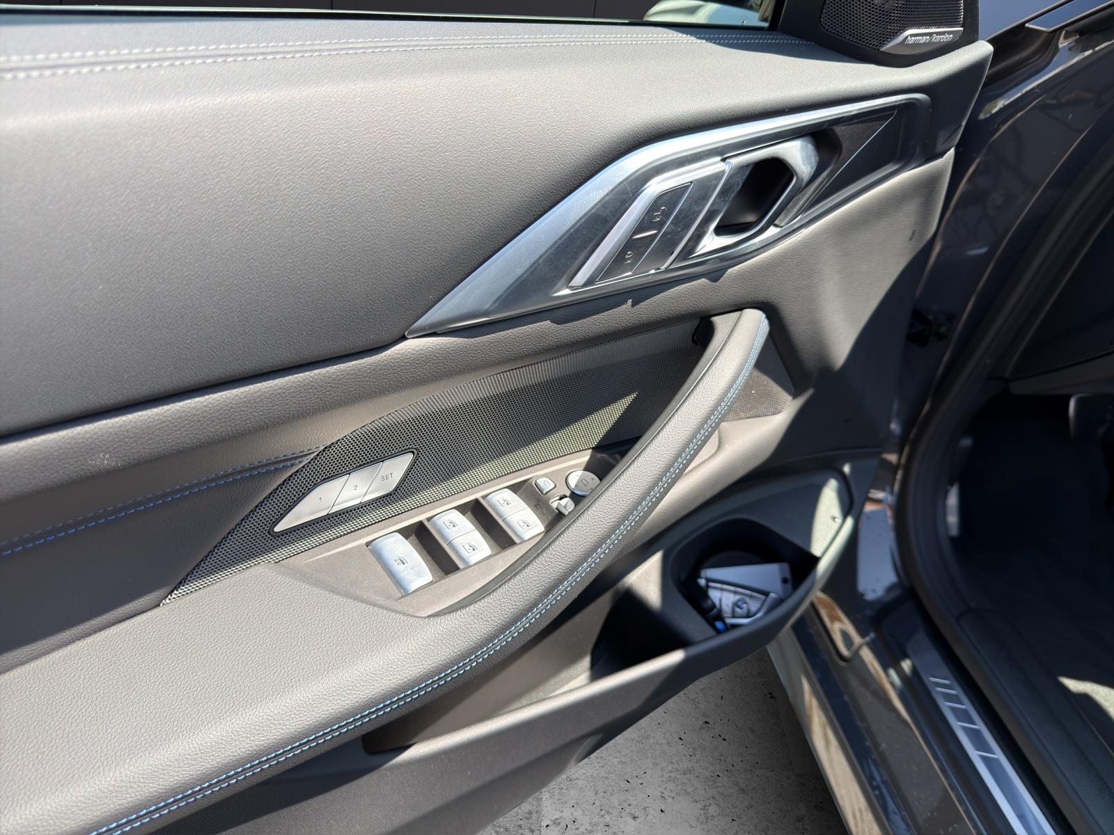 BMW M440i xDrive Cabrio-image-14