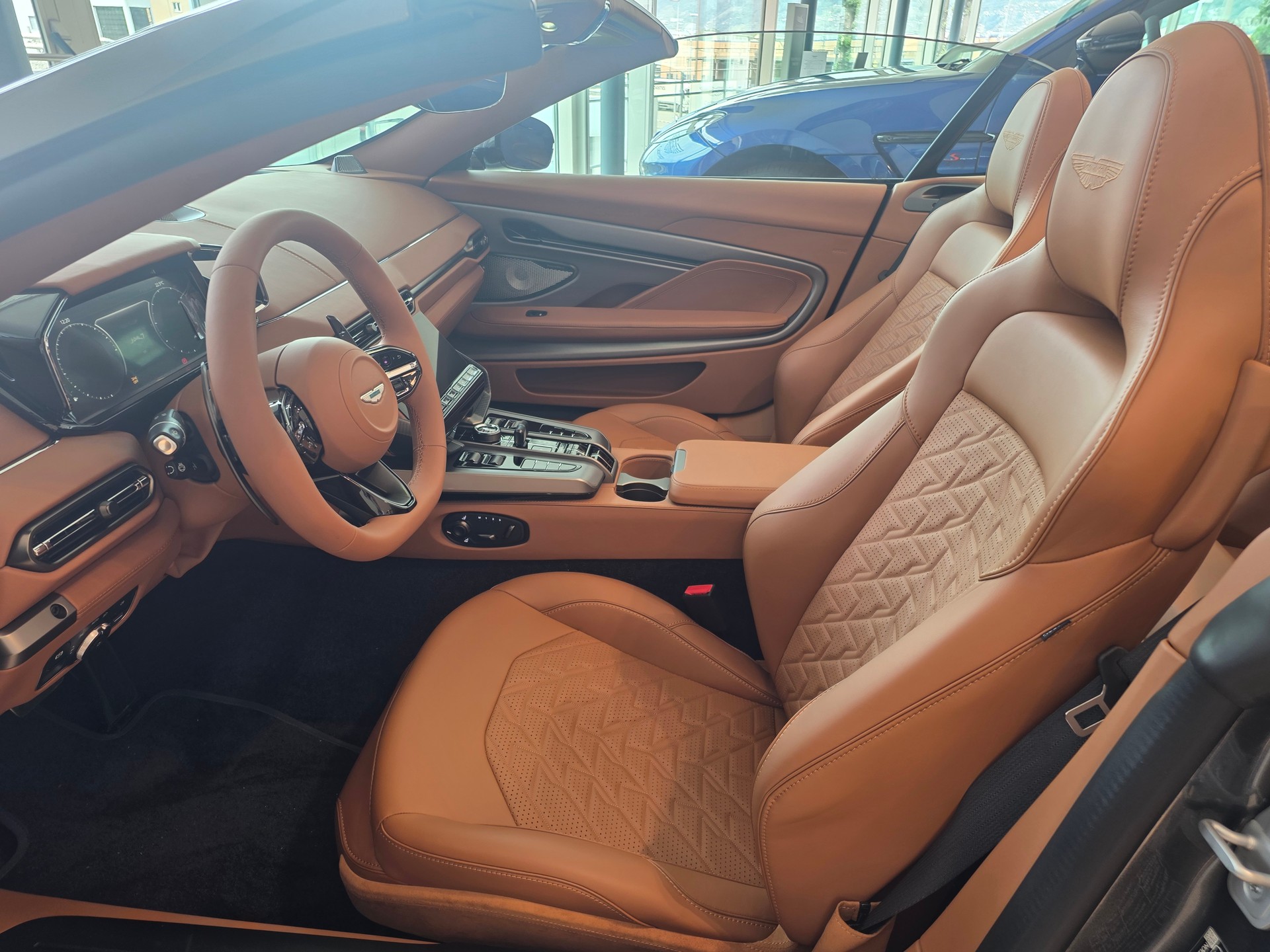 ASTON MARTIN V12 Vanquish Volante 835cv-image-9