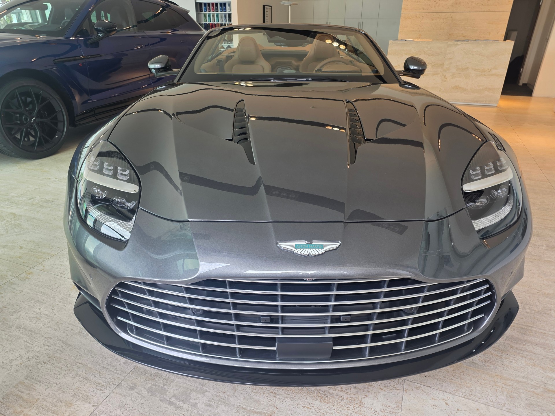 ASTON MARTIN V12 Vanquish Volante 835cv-image-1