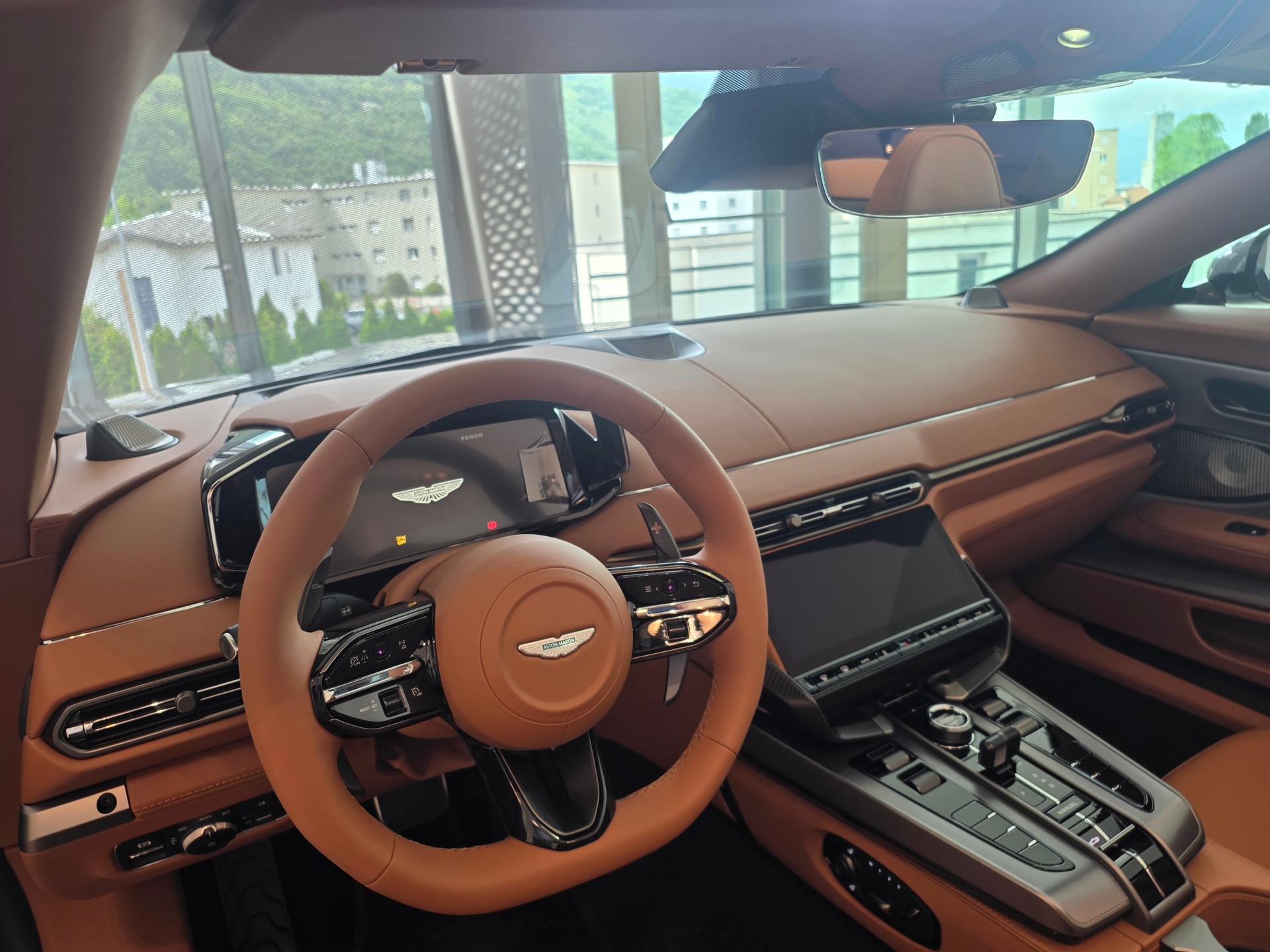 ASTON MARTIN V12 Vanquish Volante 835cv-image-8