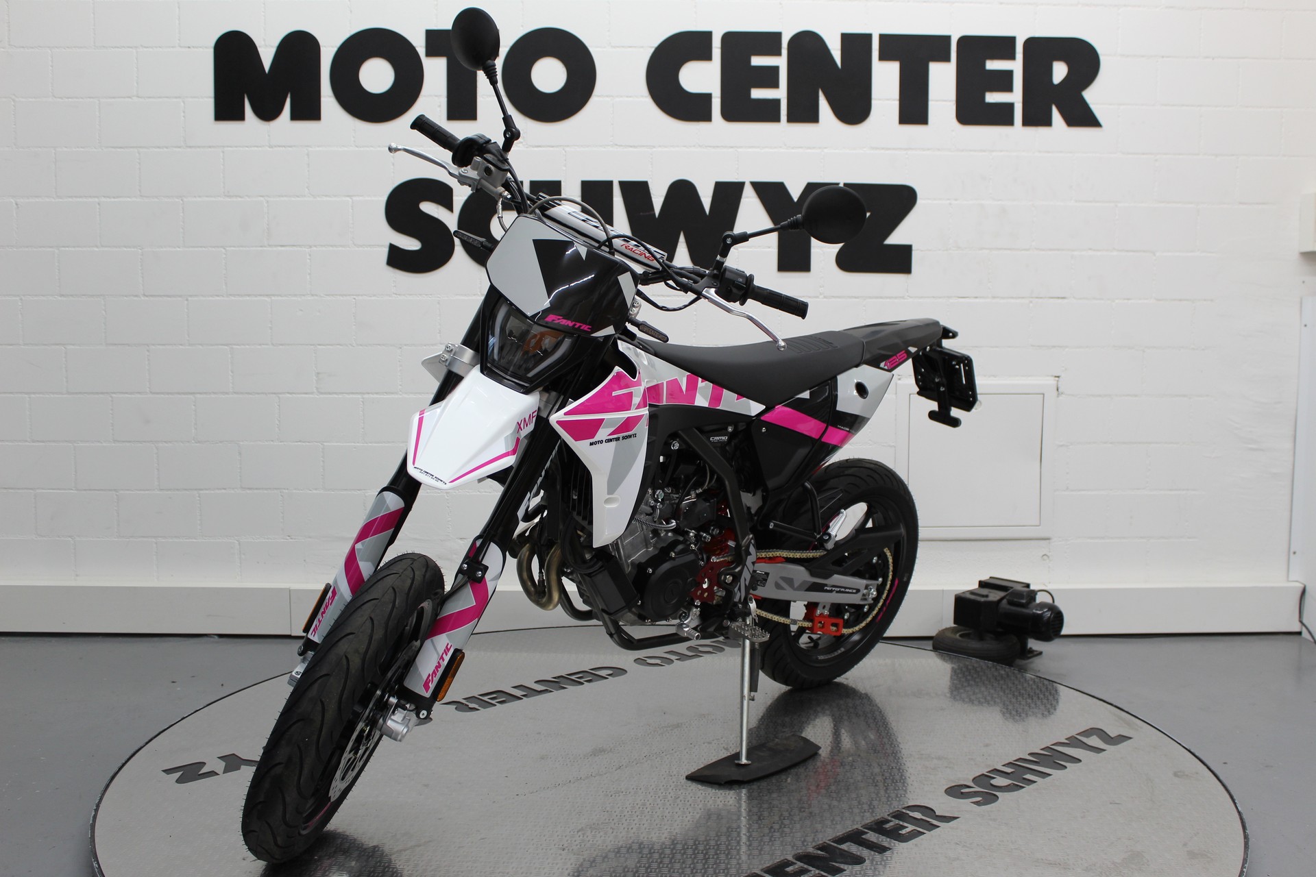 FANTIC XMF 125 PERFORMANCE-showroom-element-2