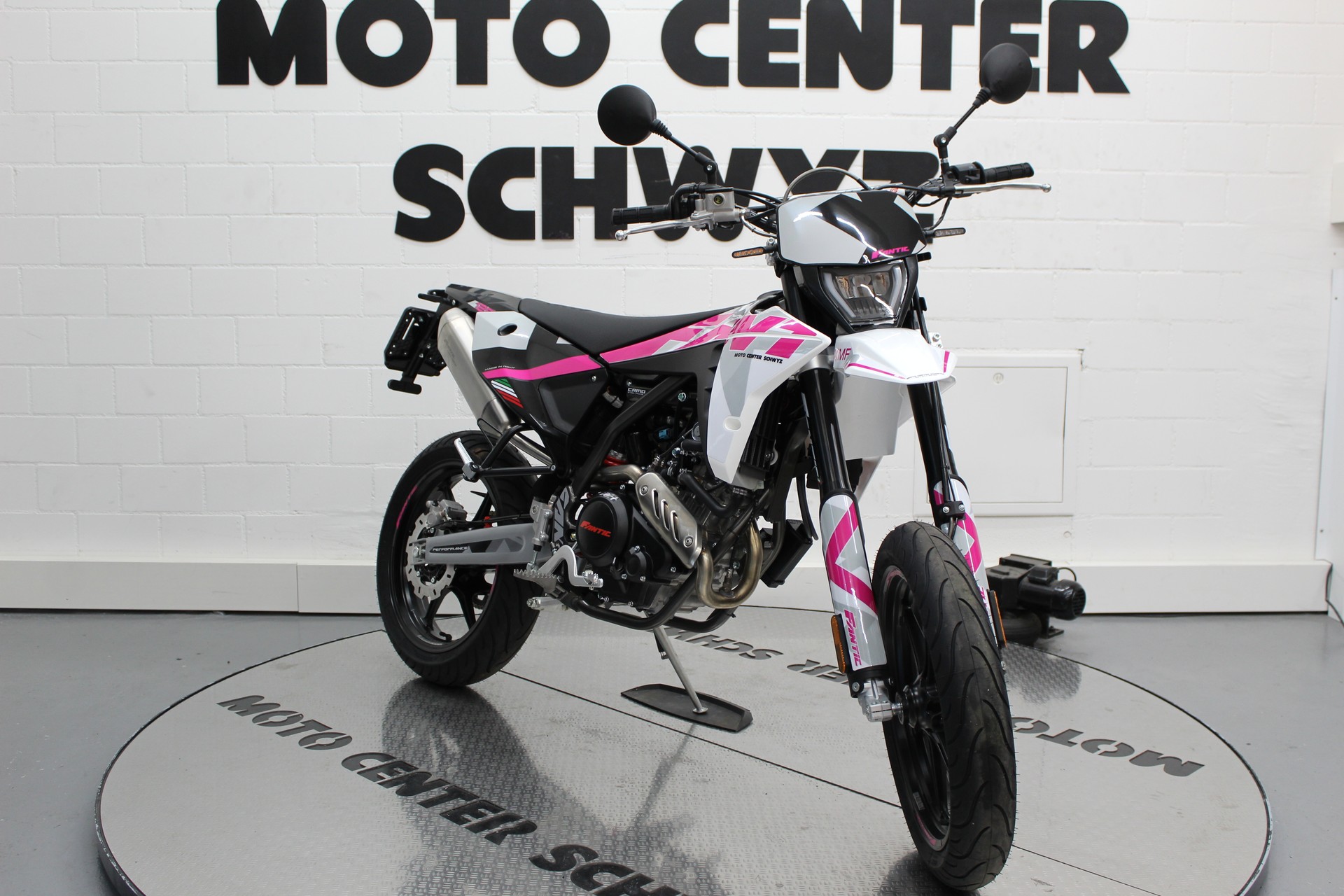 FANTIC XMF 125 PERFORMANCE-showroom-element-1