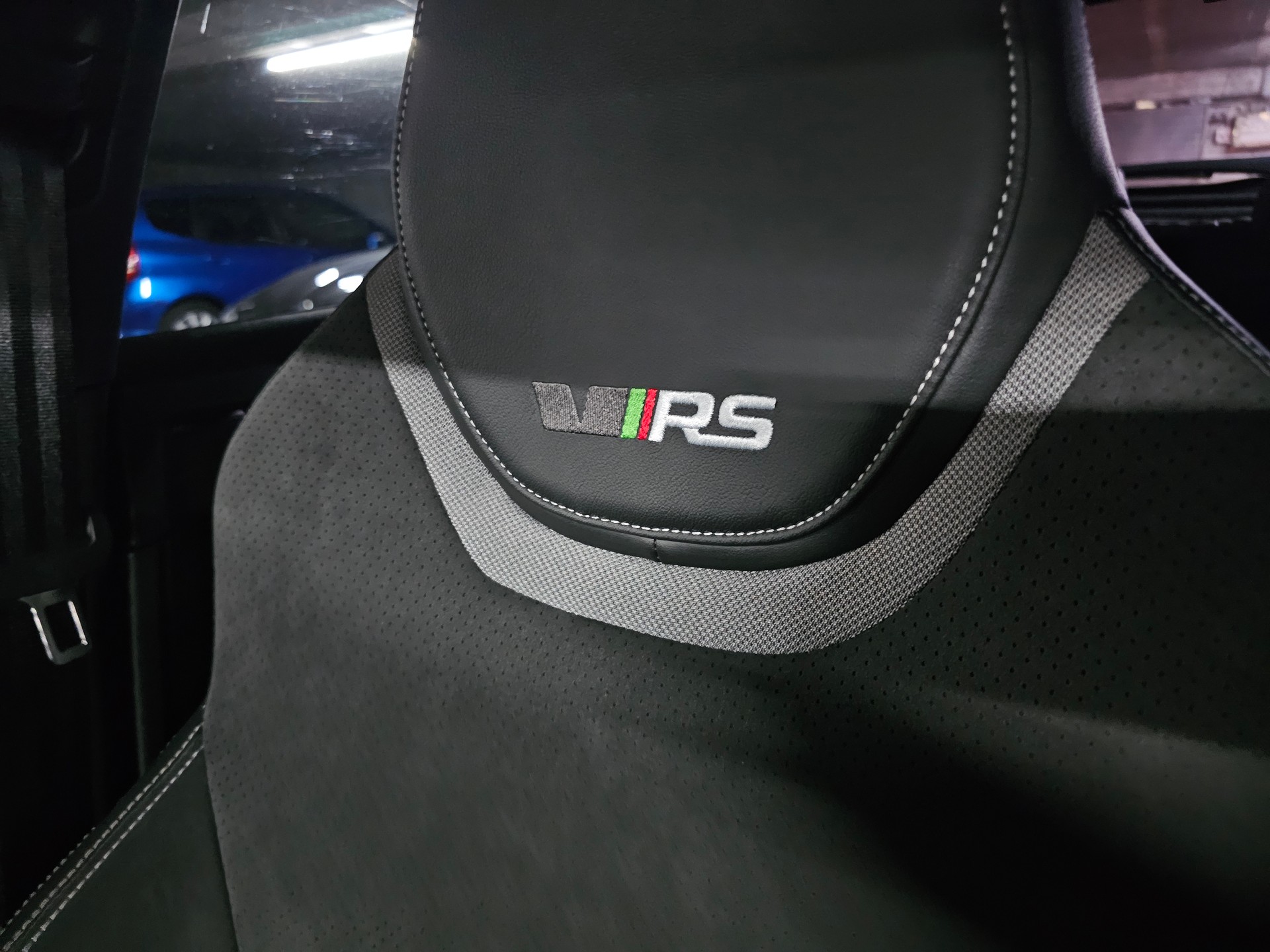 SKODA Octavia Combi 2.0 TSI RS-image-13
